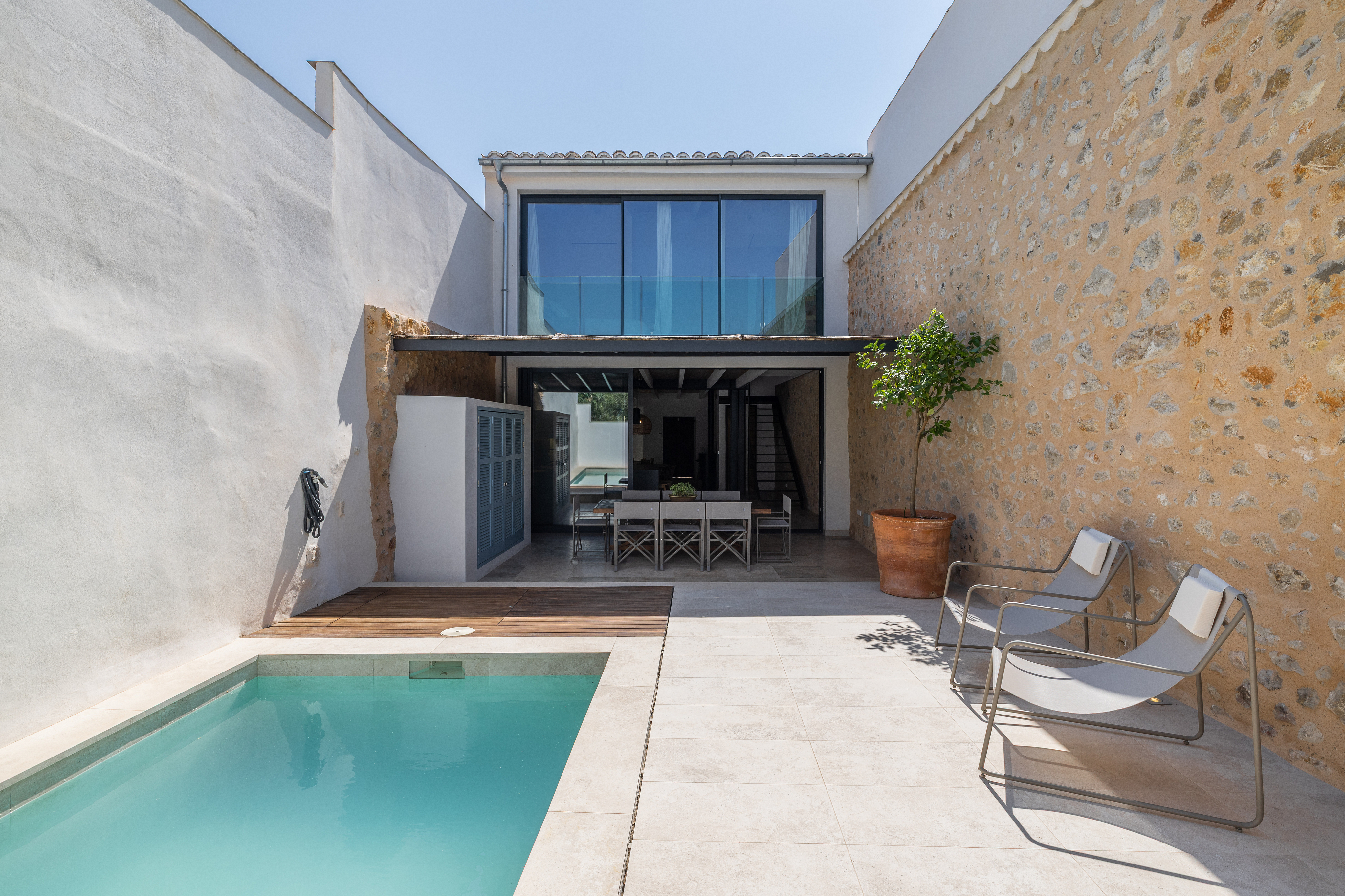 Charming & modern townhouse with pool