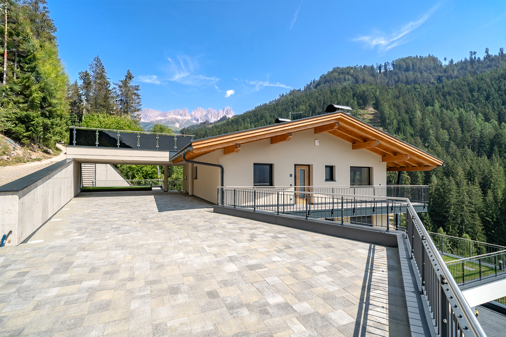 Penthouse with views of the Dolomites, just a few steps from the mountain lifts