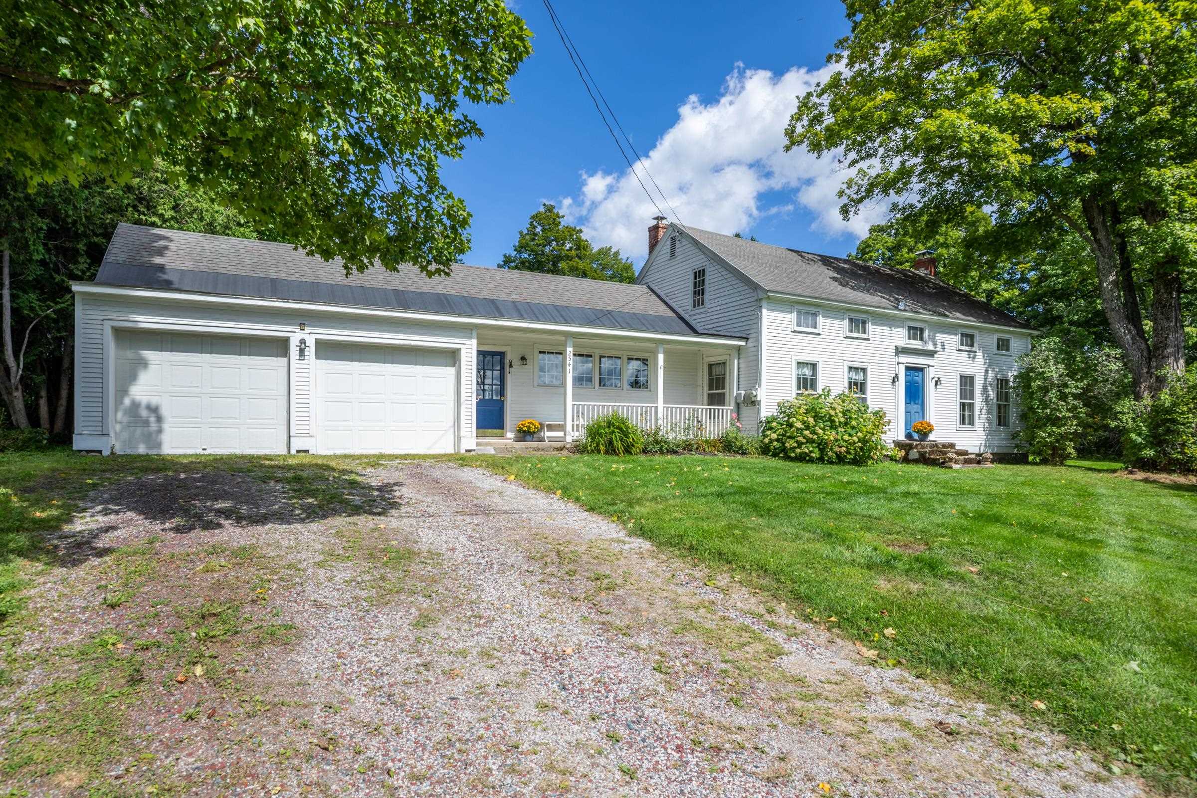 Charming 1880 Shrewsbury Farmhouse with Barn