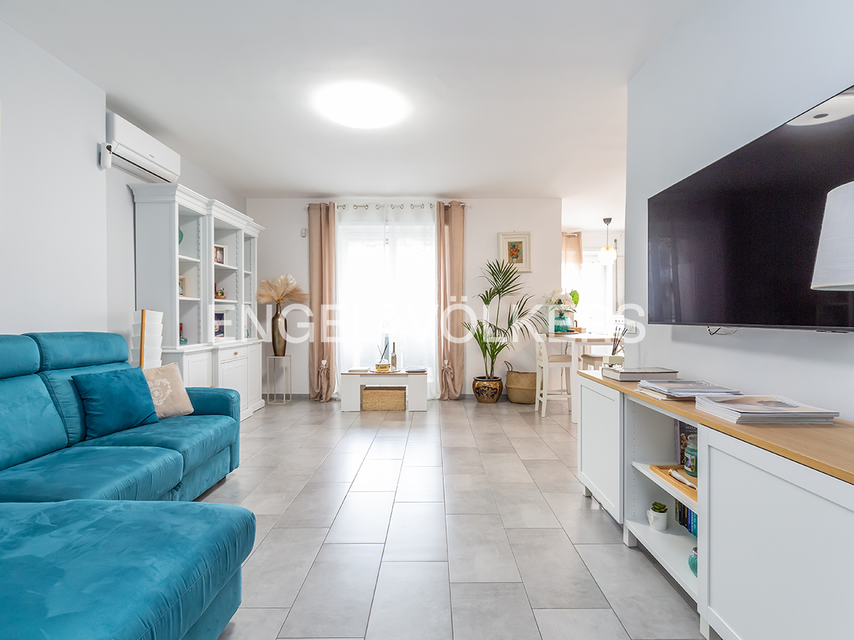 Bright apartment with balcony and parking space in Torrino