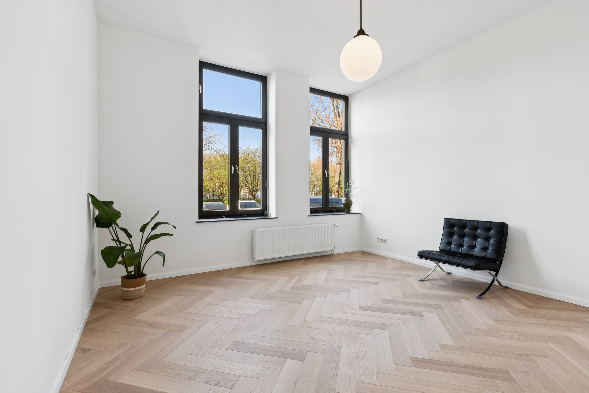 Stylishly renovated period apartment with herringbone parquet and a view of greenery