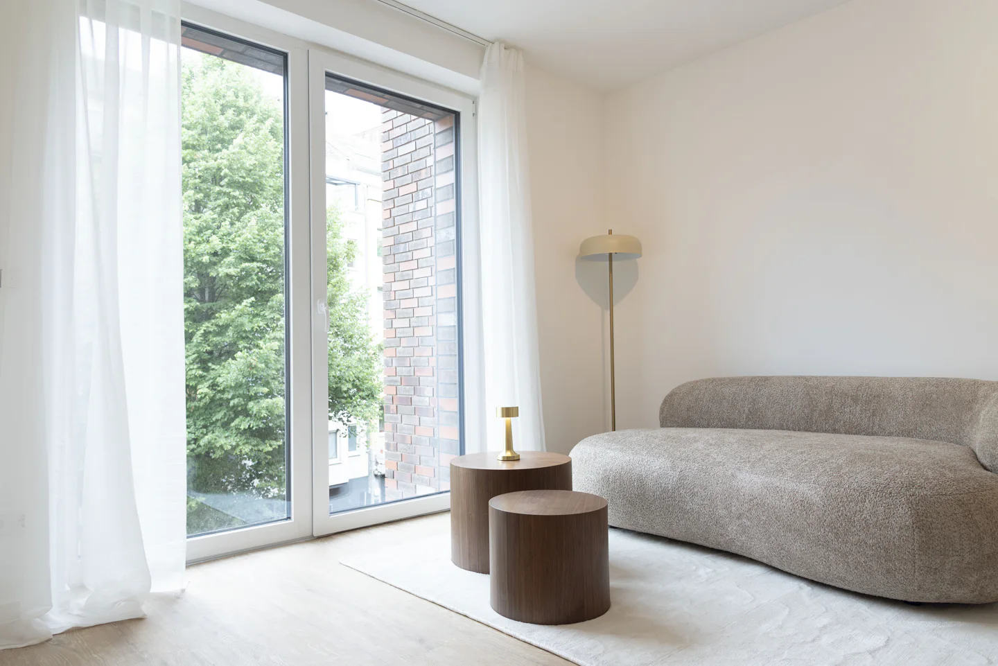 Erstbezug: 91 Sanierte Apartments mit Einbauküchen in Bestlage - Photo 2