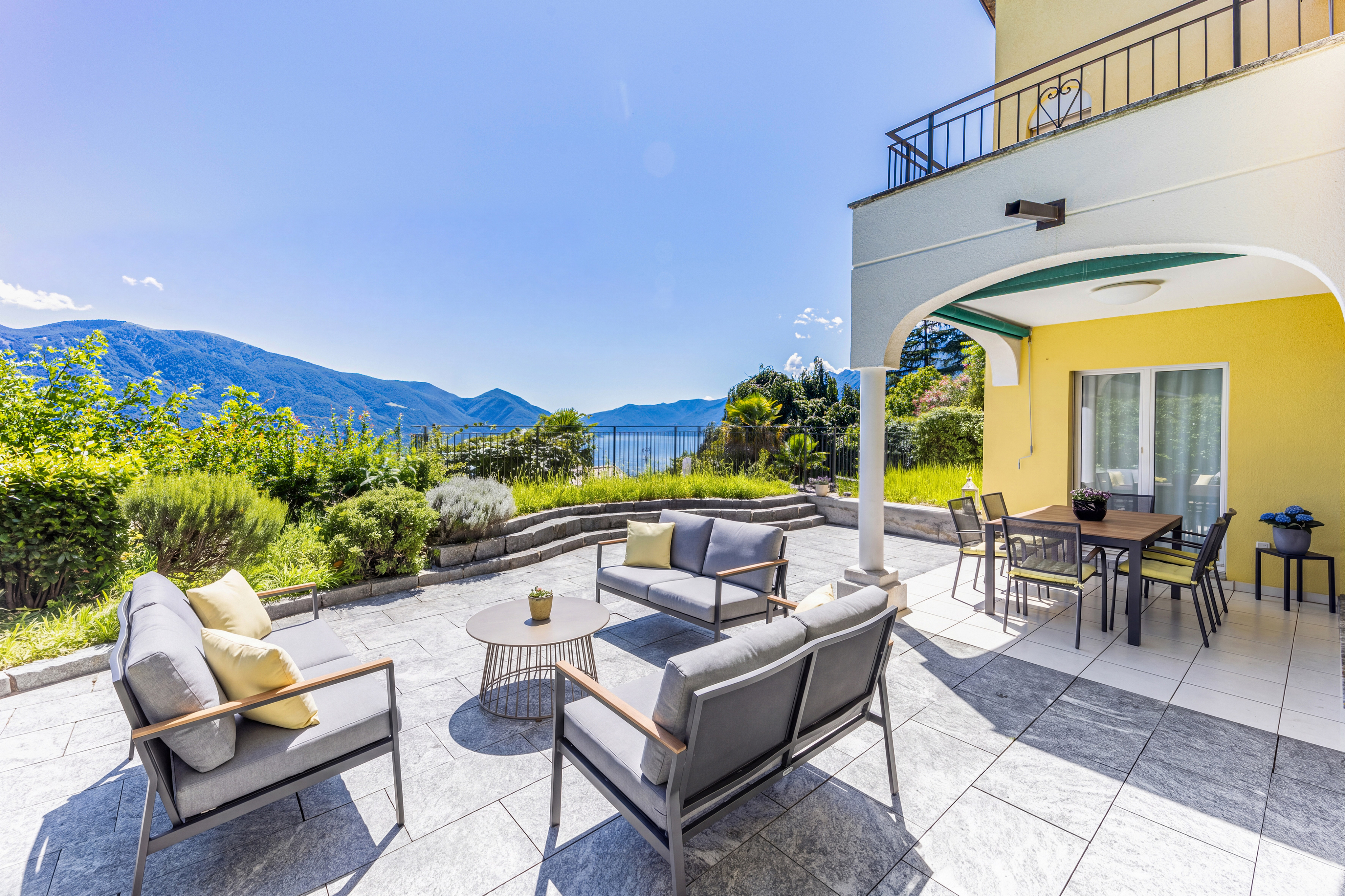 House with panoramic views (66)