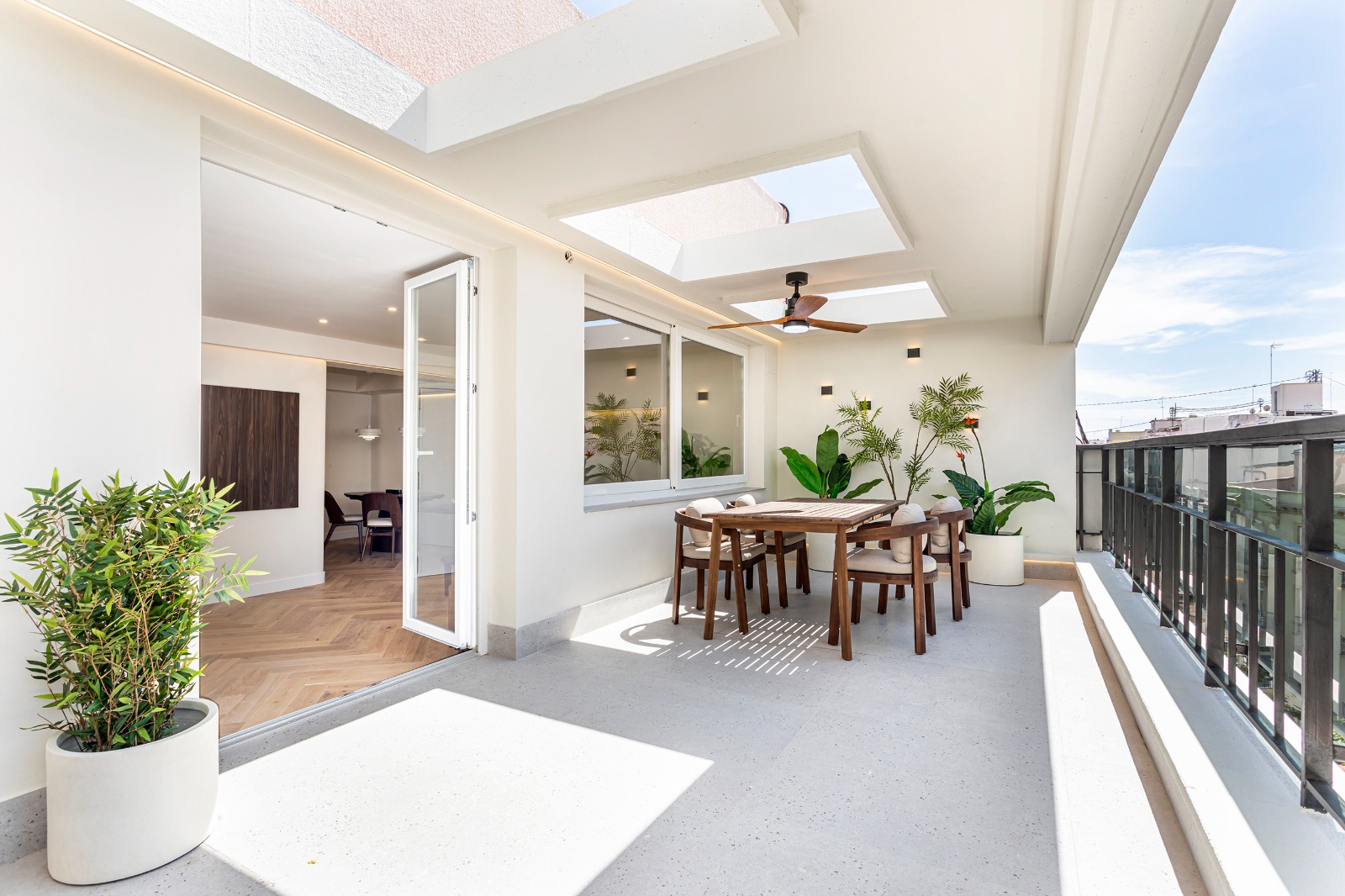 Brand-new renovated penthouse with garage in Pla del Remei