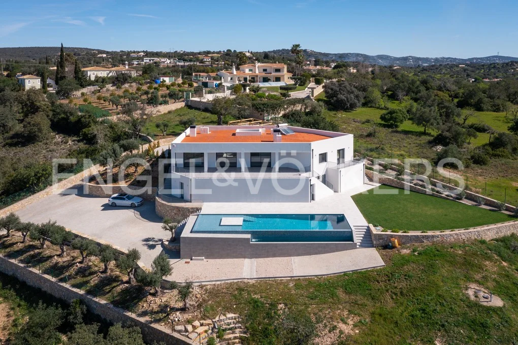 Stunning modern 4-bedroom villa with sea and mountain views