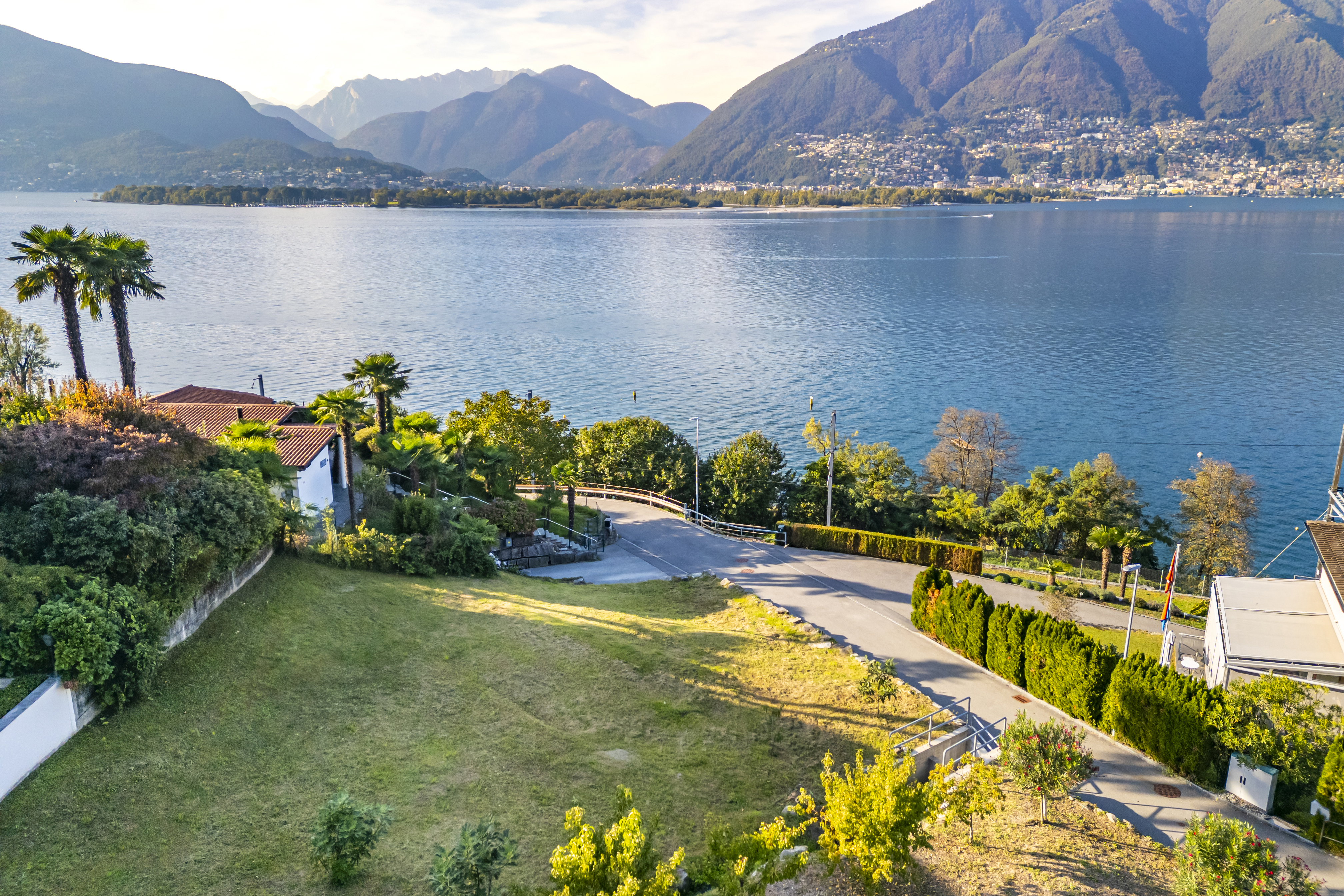 Serviced building plot with lake view (6)