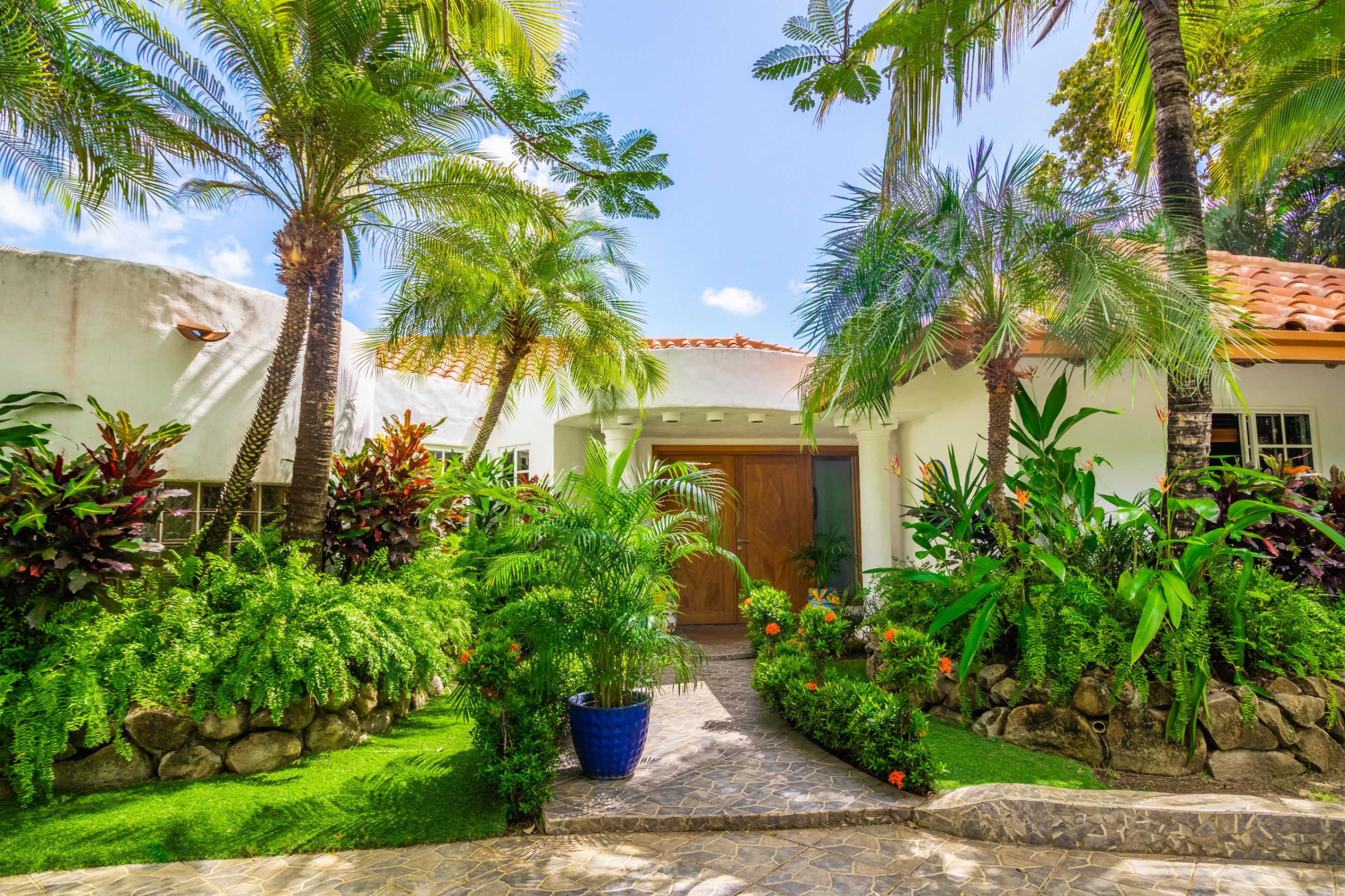 Architect-Designed Private Estate with Panoramic Ocean View