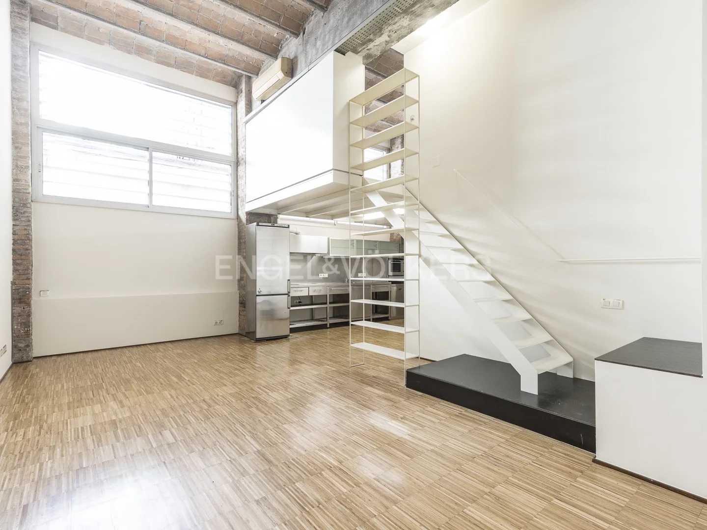 Industrial style loft in the heart of Poblenou