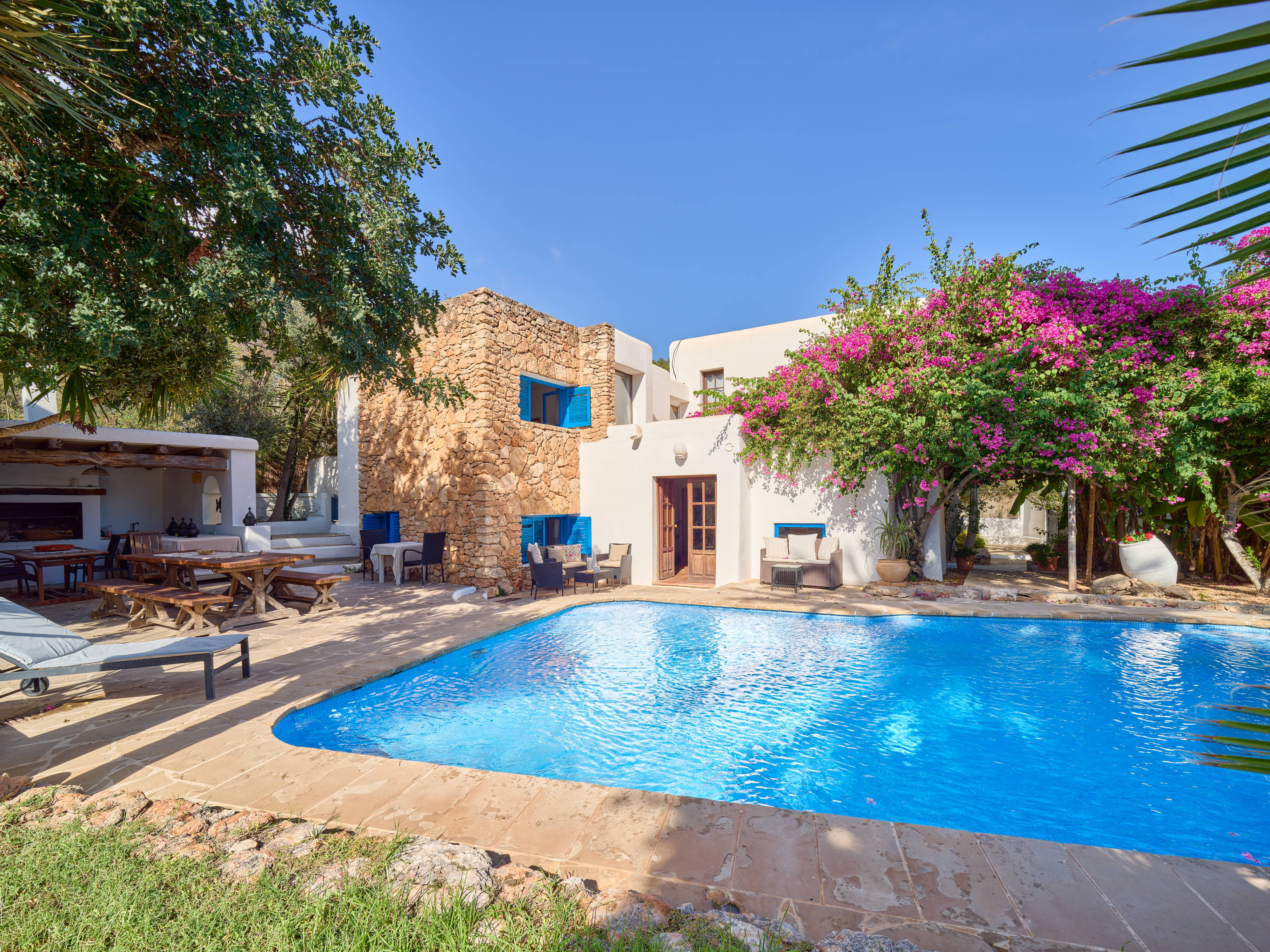 Authentic Ibicencan retreat in the heart of the Island with tennis court next to UNVRS