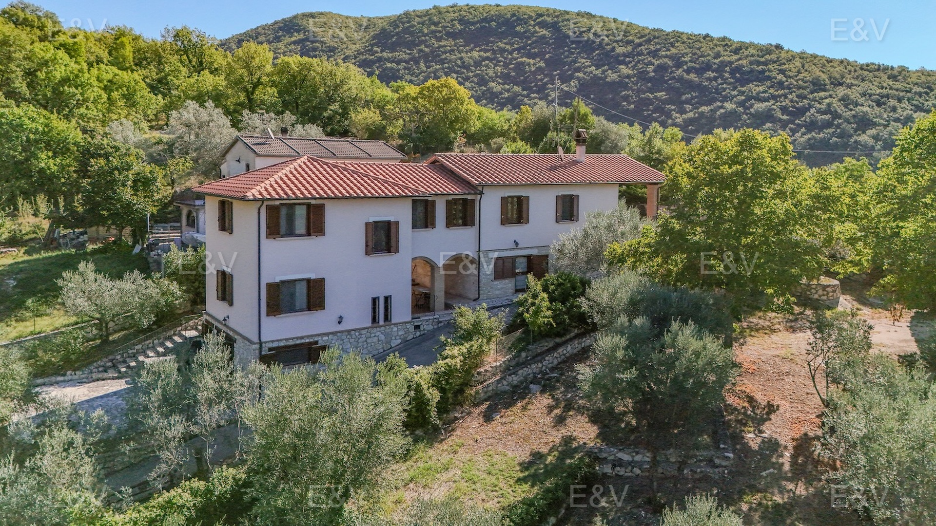 Panoramic villa with olive grove and spacious outdoor areas near Lake Piediluco