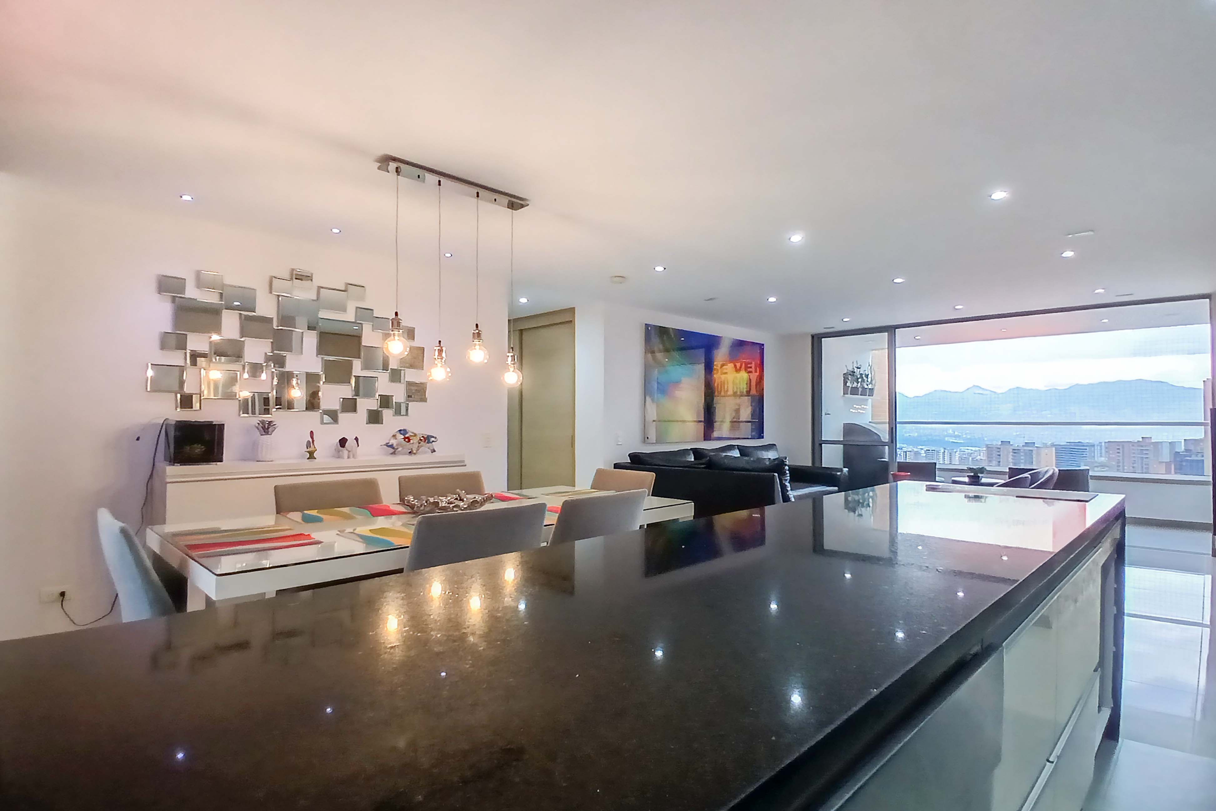 Apartamento con balcón y clubhouse para venta en Envigado