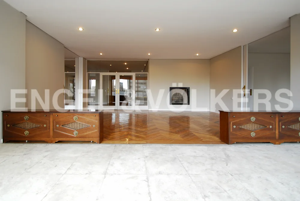Spacious house with terrace and lots of light in Paseo de la Castellana