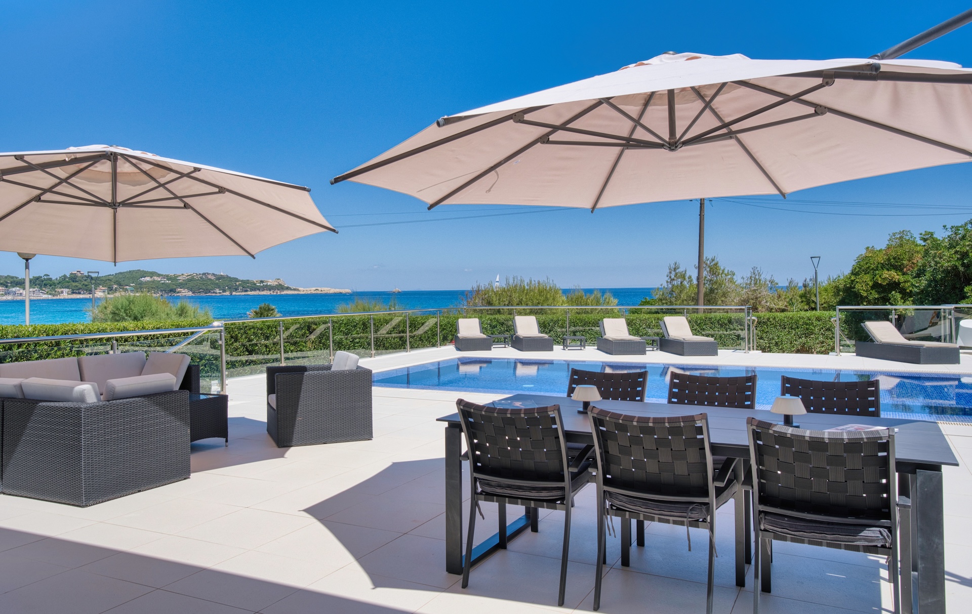 Seafront villa with spectacular views of the Bay of Cala Ratjada