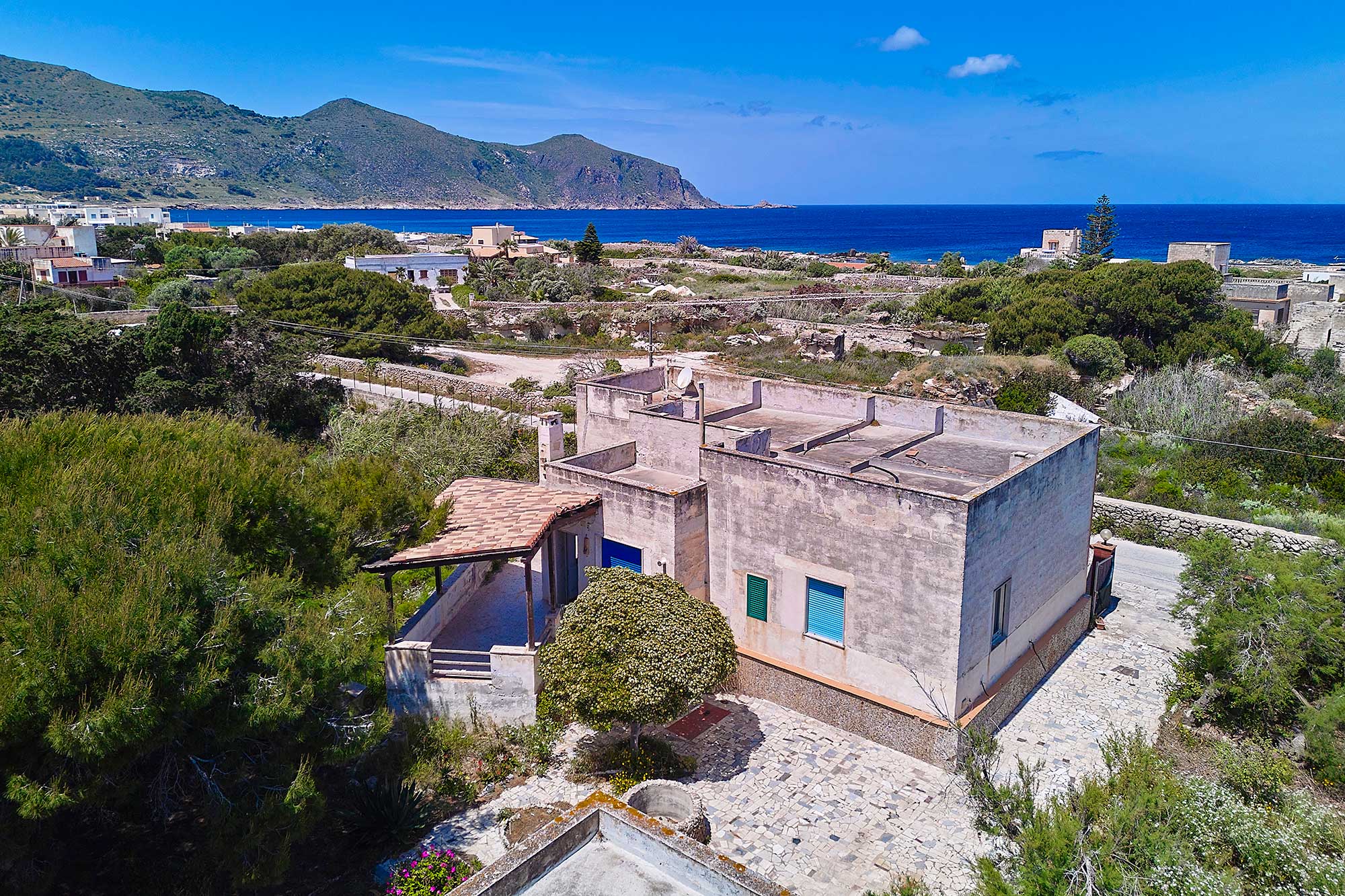 Villa da rinnovare con terreno