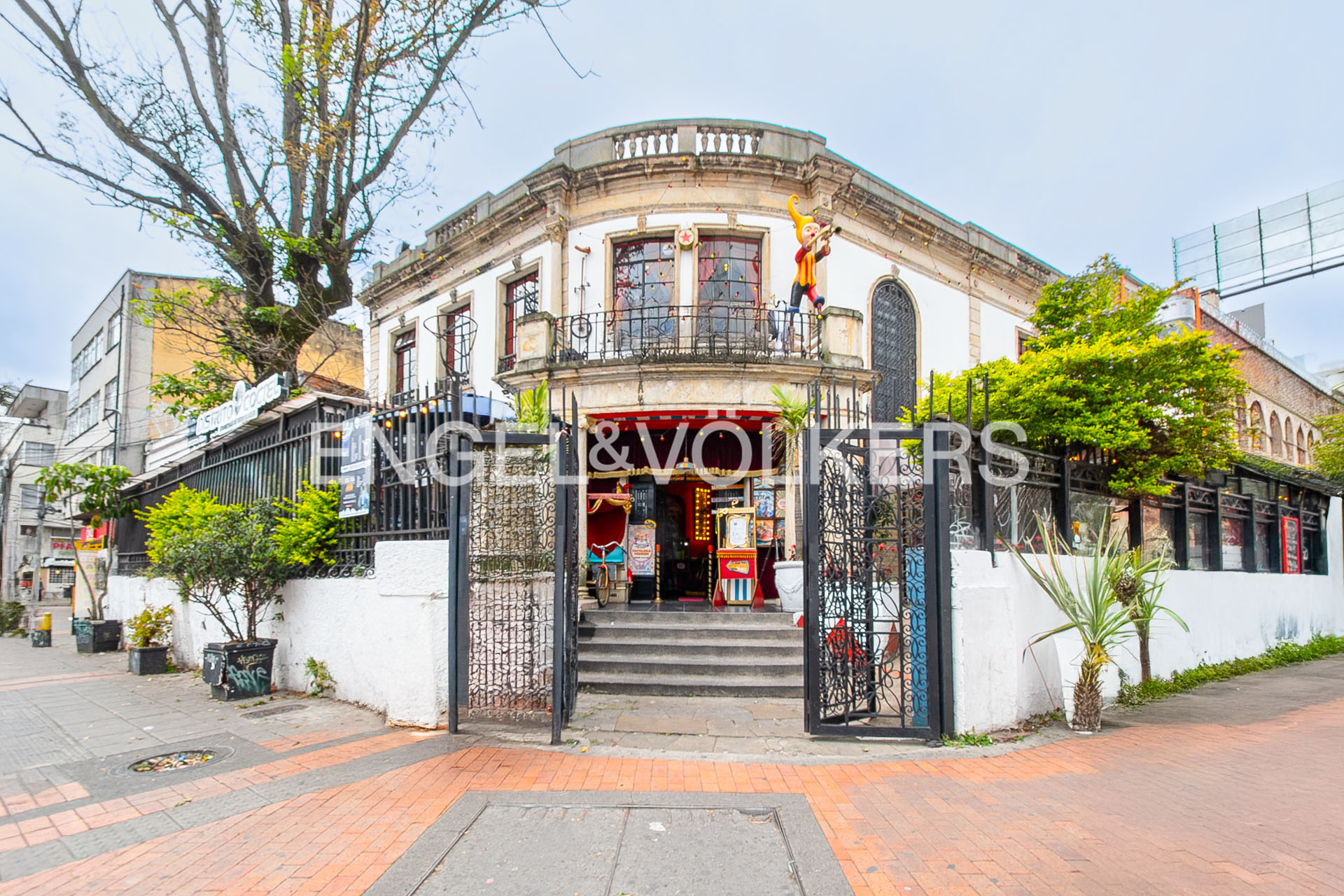 Arriendo local Esquinero de 450 m² en  el Corazon de Chapinero
