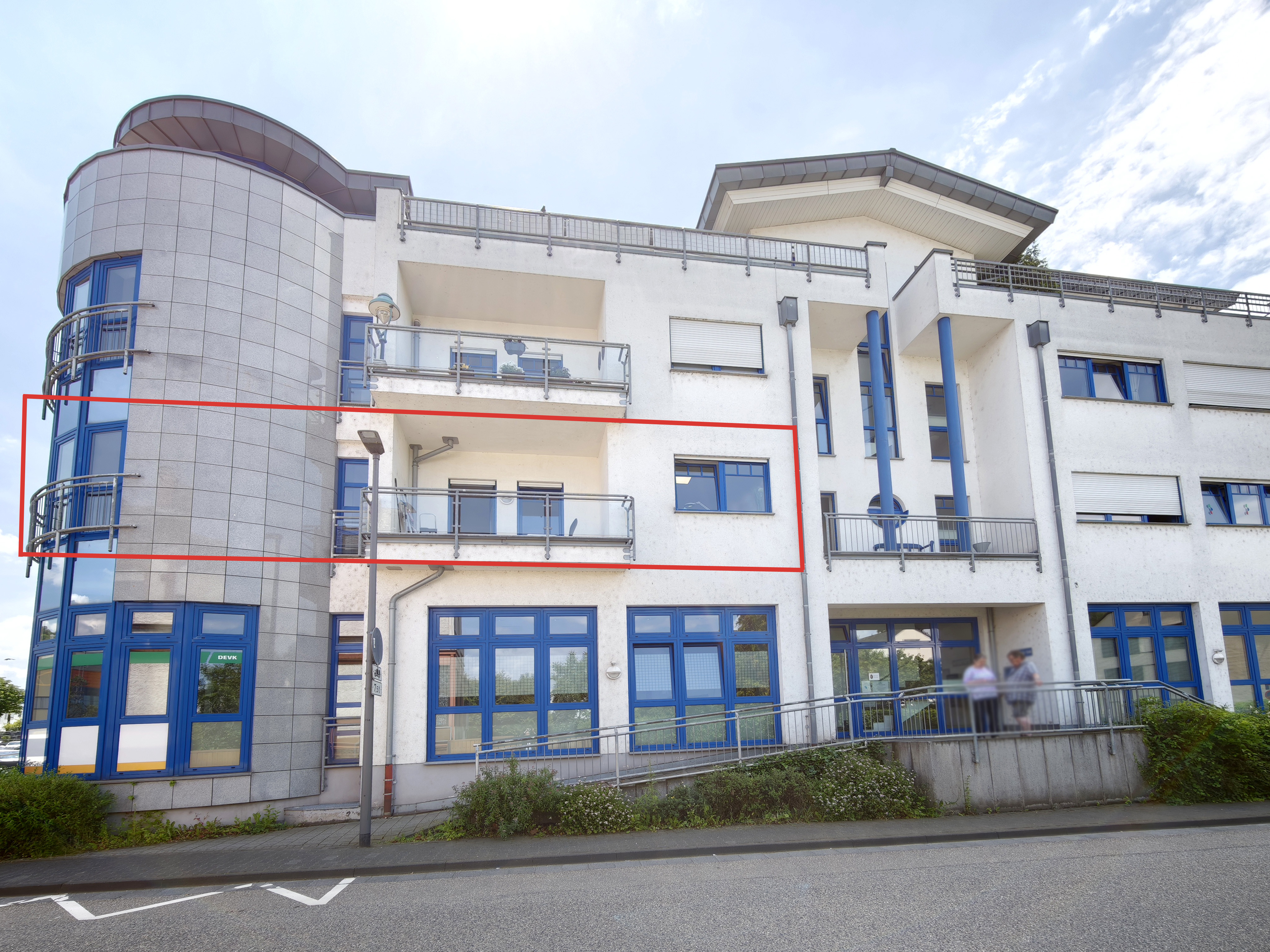 Moderne 3-Zi. Eigentumswohnung mit Balkon und Aufzug in zentraler Lage