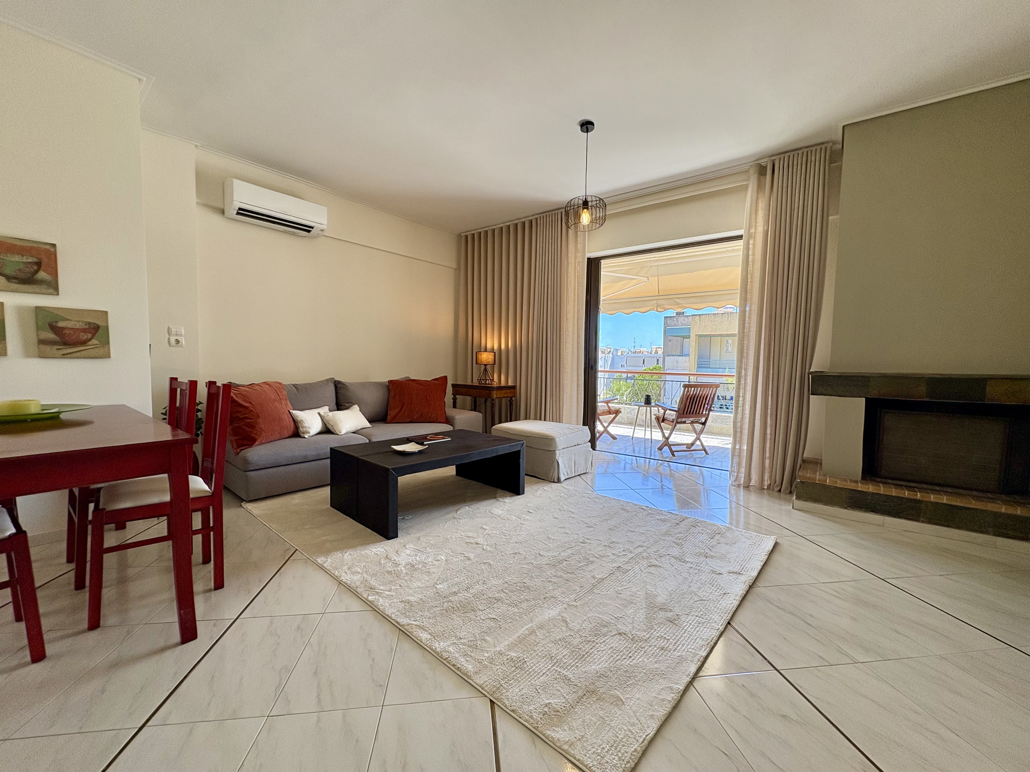 Modernized 2-bed apartment with sunlit balcony