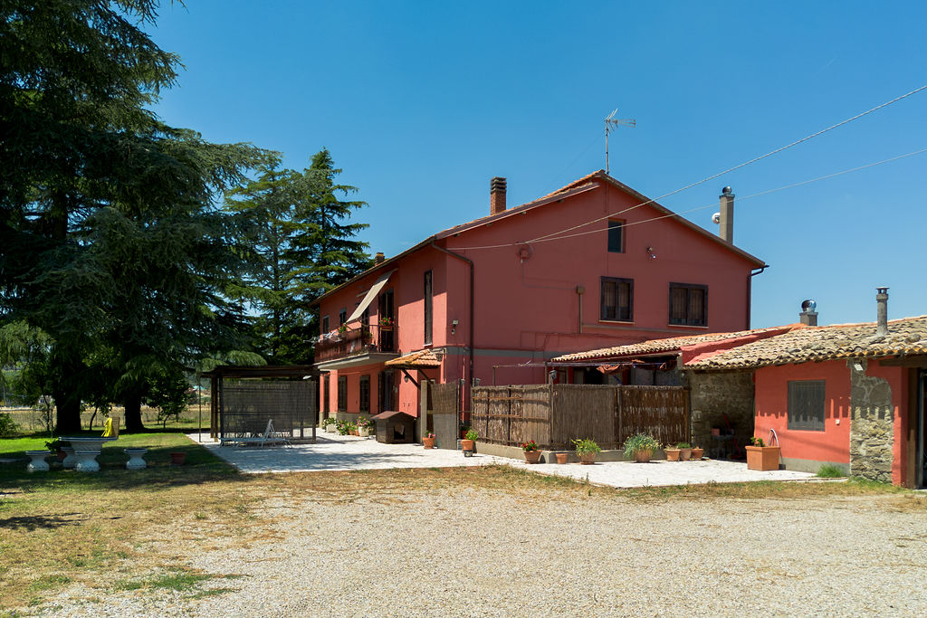 Caratteristico Casale della Tuscia con terreno, Viterbo