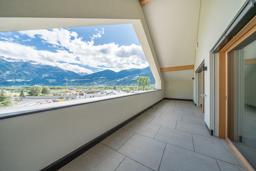 Move in. Settle down. Breathe easy – Penthouse Apartment in Sluderno