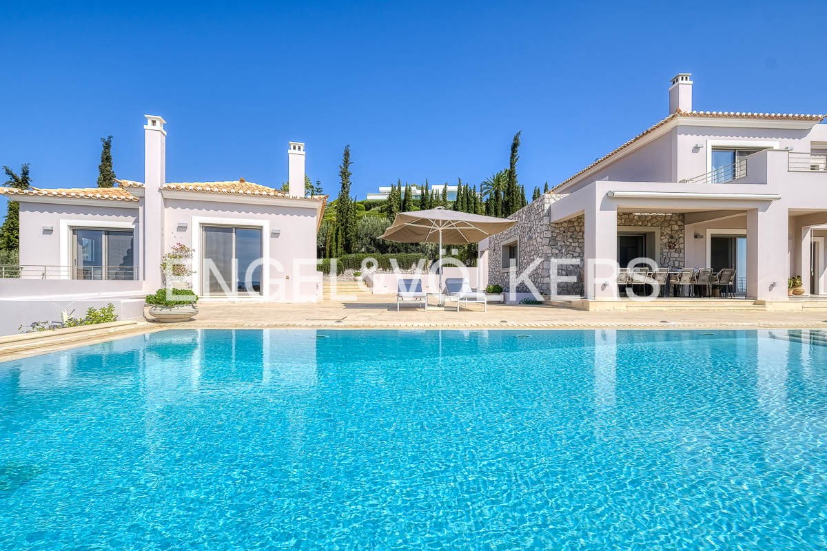 Νεόδμητη βίλα με υπέροχη θέα στο Πόρτο Χέλι