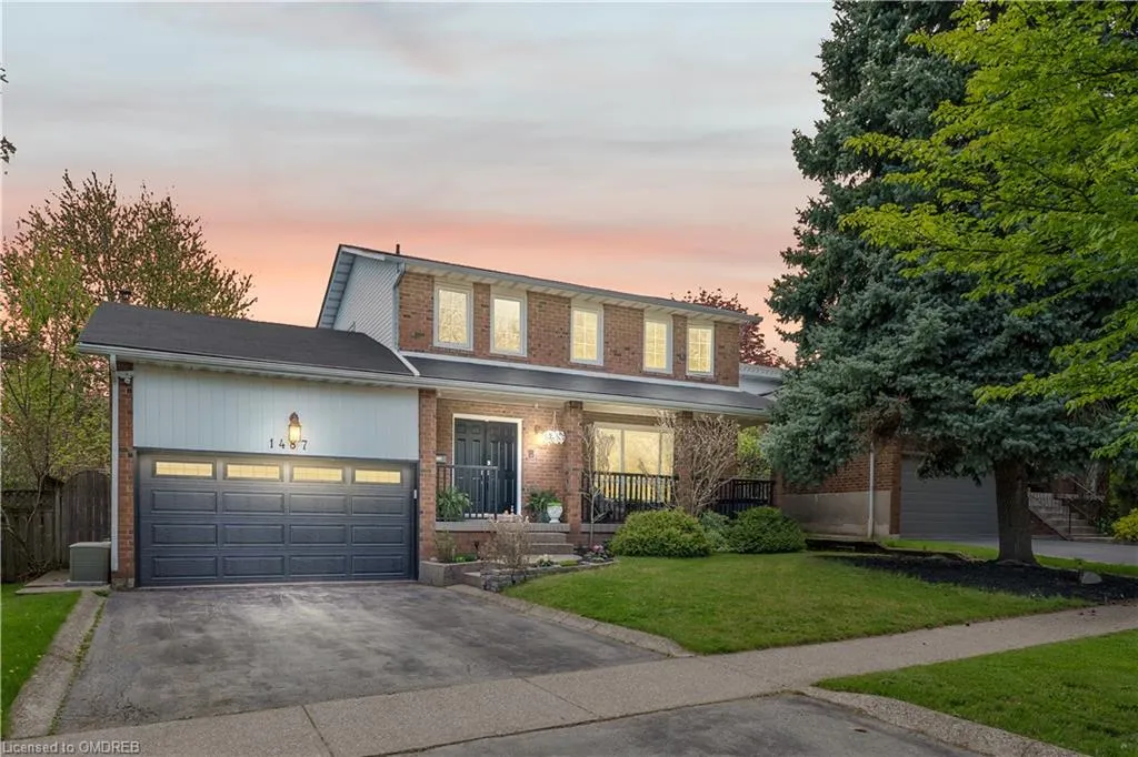 Welcome Home: Your Oasis in Oakville!