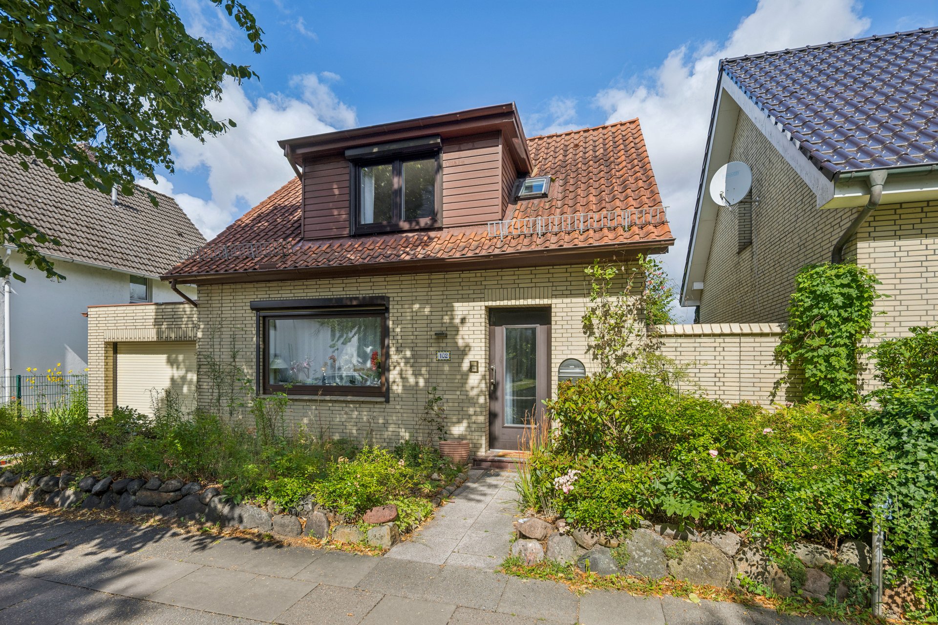 Charmantes Einfamilienhaus mit paradiesischem Garten