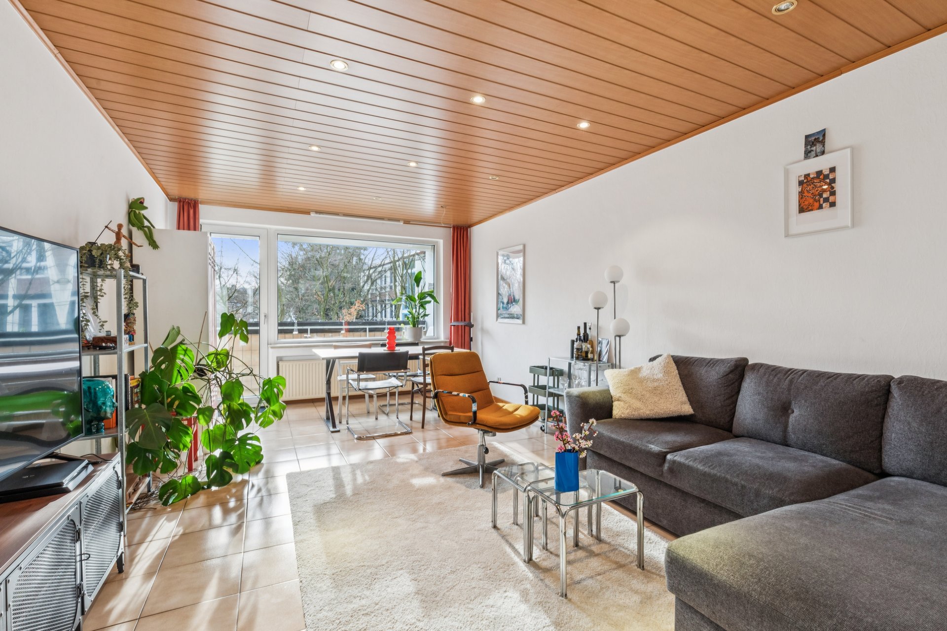 Living in Ehrenfeld – Beautiful 3-room apartment with a large balcony