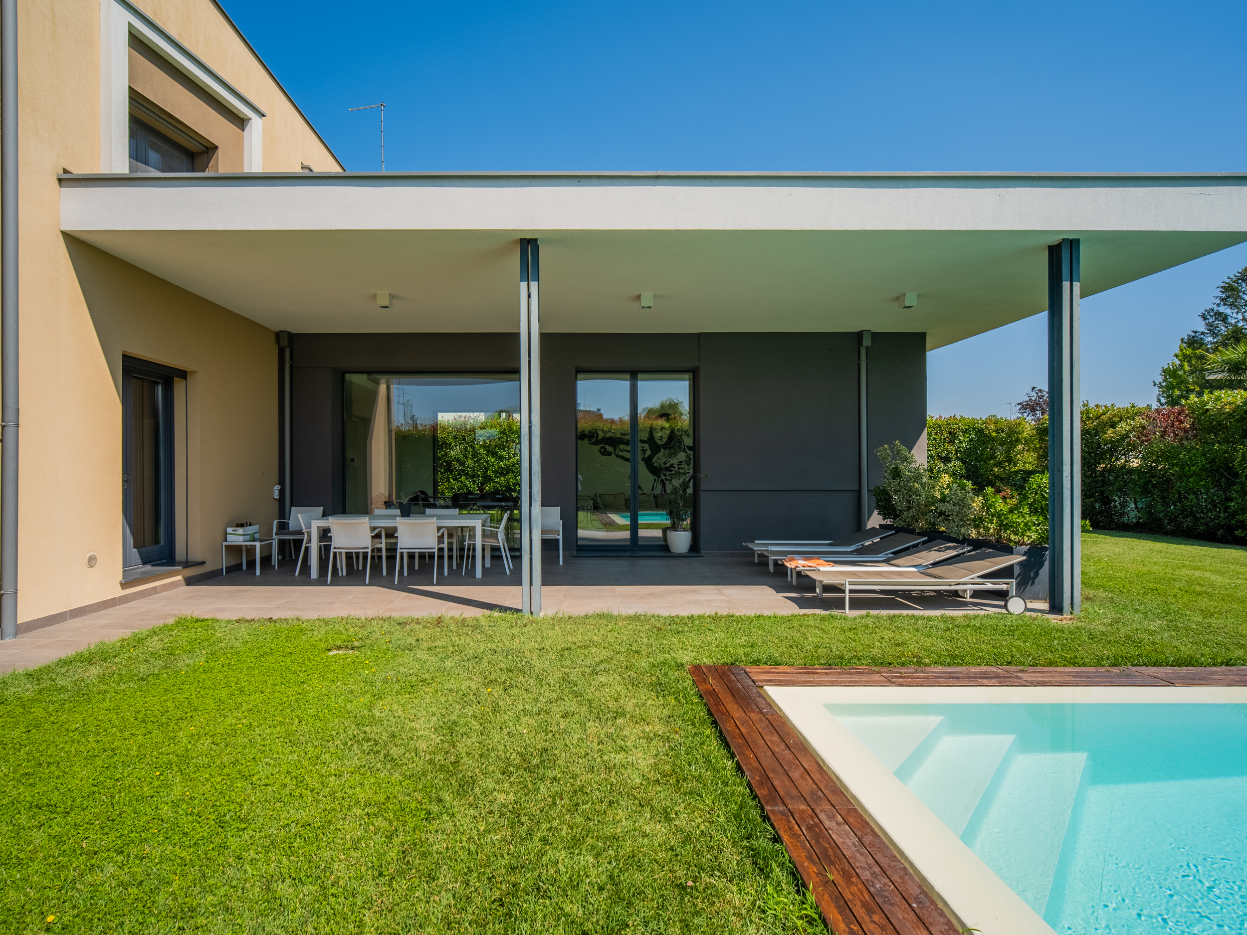 Contemporary architecture and exclusive comfort