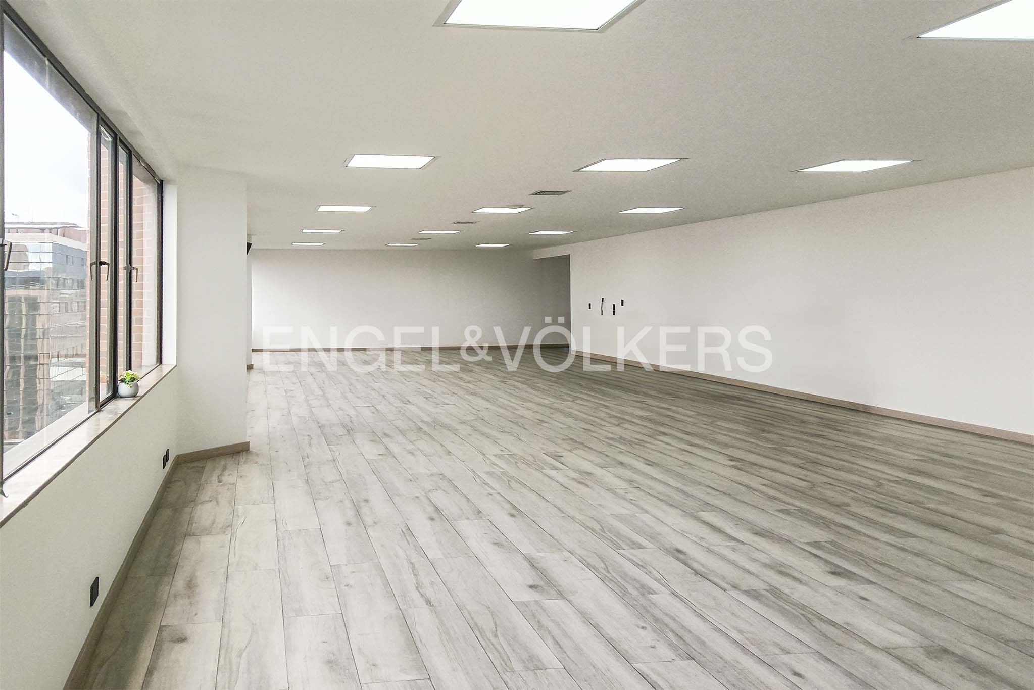 Arriendo oficina 130m2 Av Chile