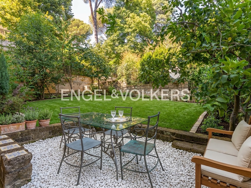 Bright apartment with terrace and garden amid the greenery of Farnesina