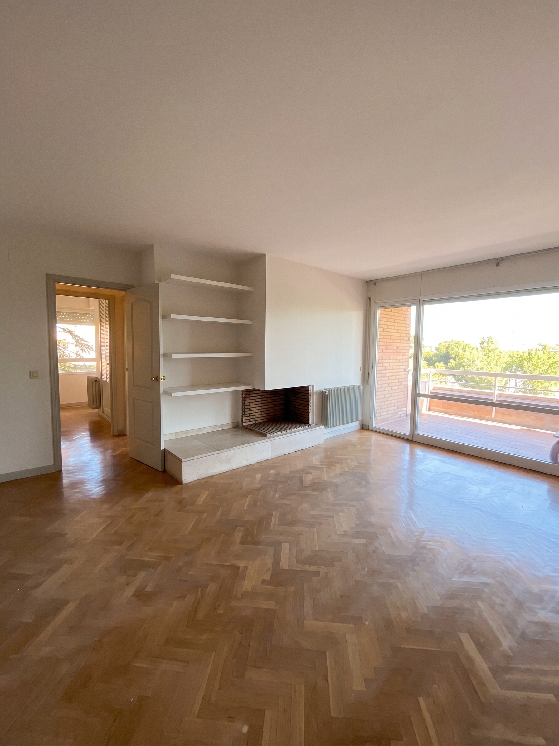 Exterior floor on Portugal Avenue