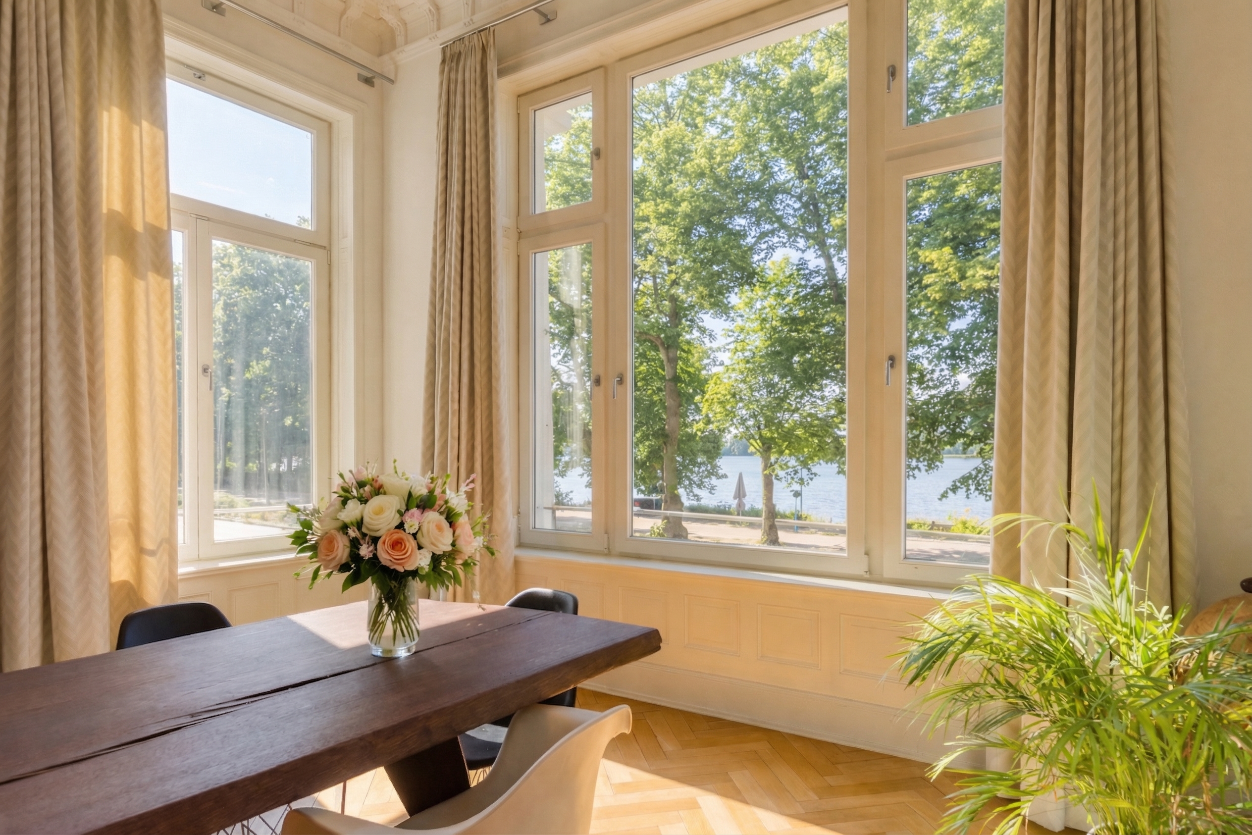 Elegante Altbau-Maisonette mit Alsterpanorama!