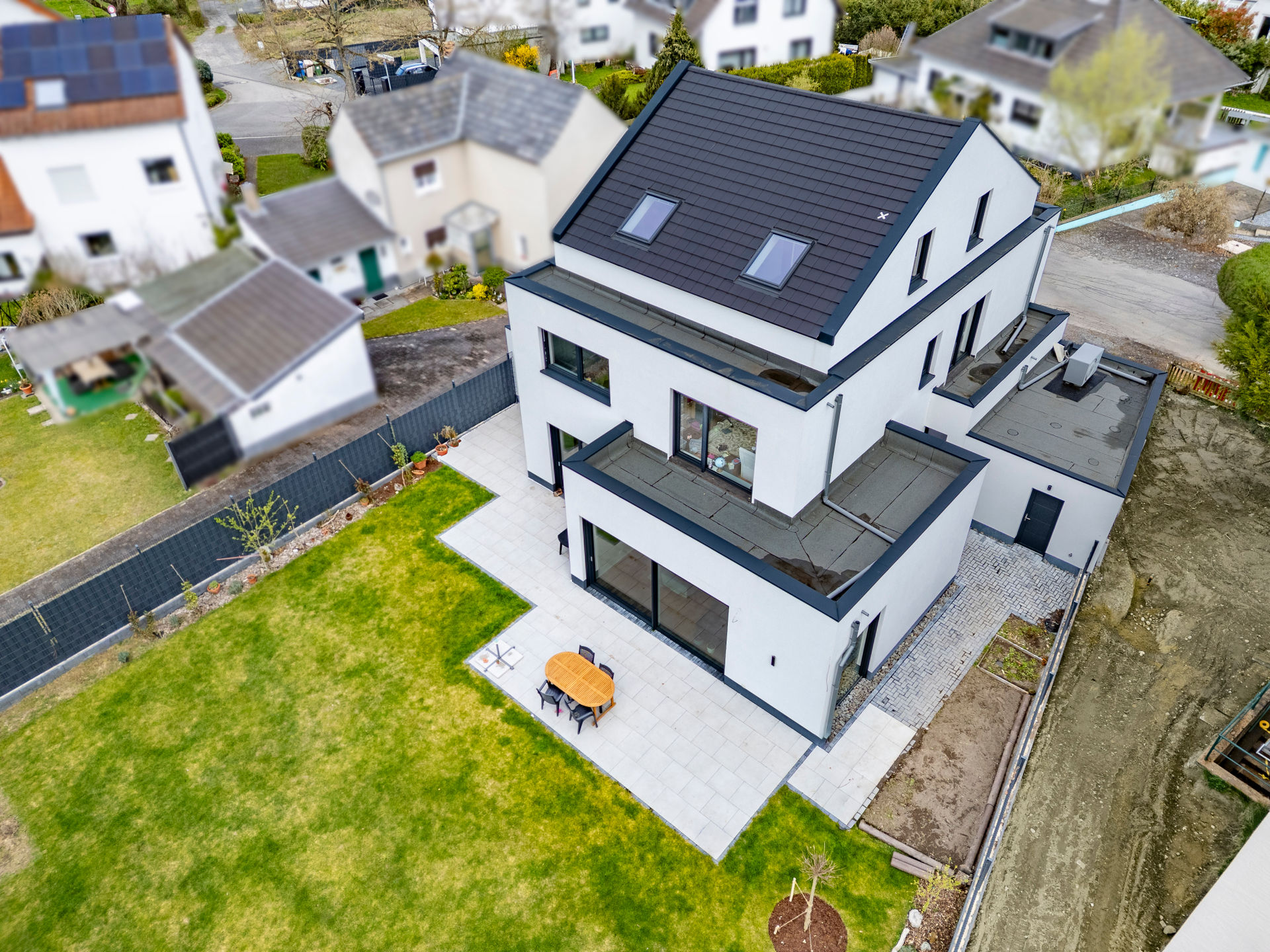 Einziehen und wohlfühlen: Modernes Einfamilienhaus mit hochwertiger Ausstattung und Südterrasse