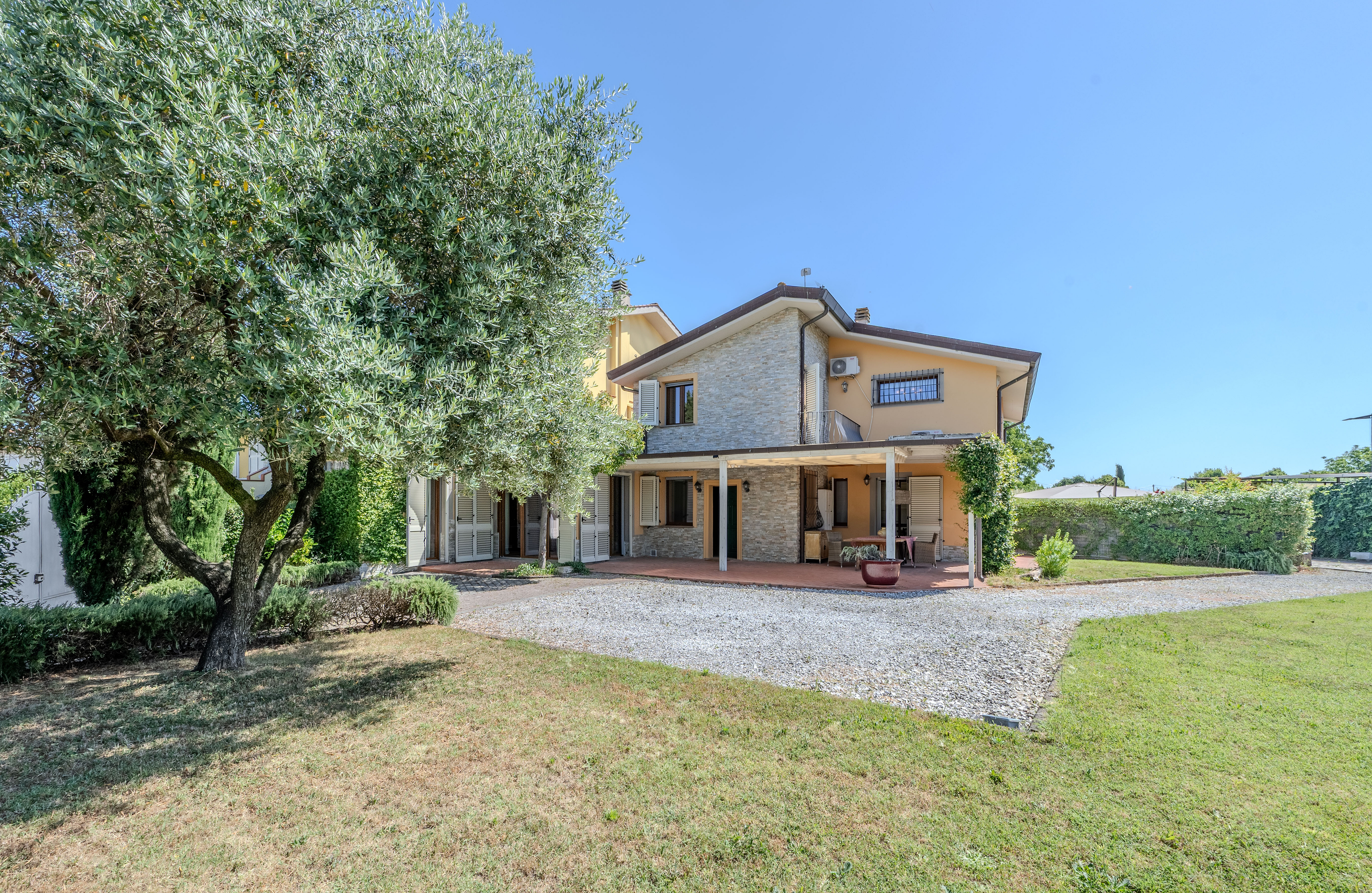 Freistehende, energieeffiziente Villa mit Garten und Panoramaterrasse im Herzen von Crespina