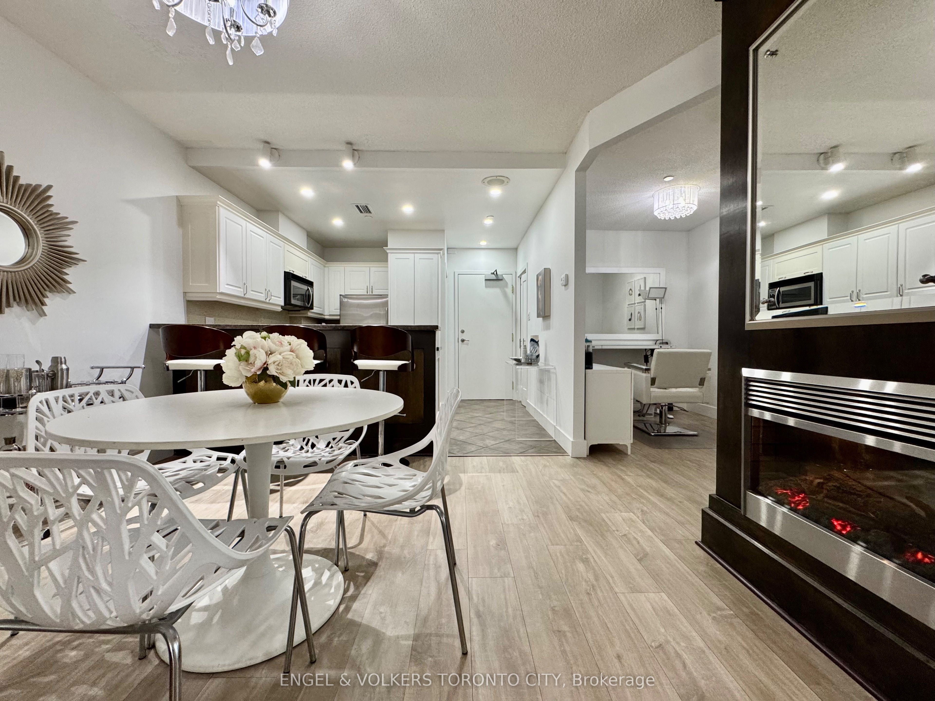 Mesmerizing  in the Vibrant Heart of King West