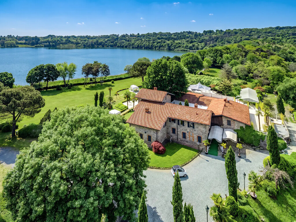 Tenuta storica vista Lago di Montorfano: prestigiosa location per eventi vicino a Como