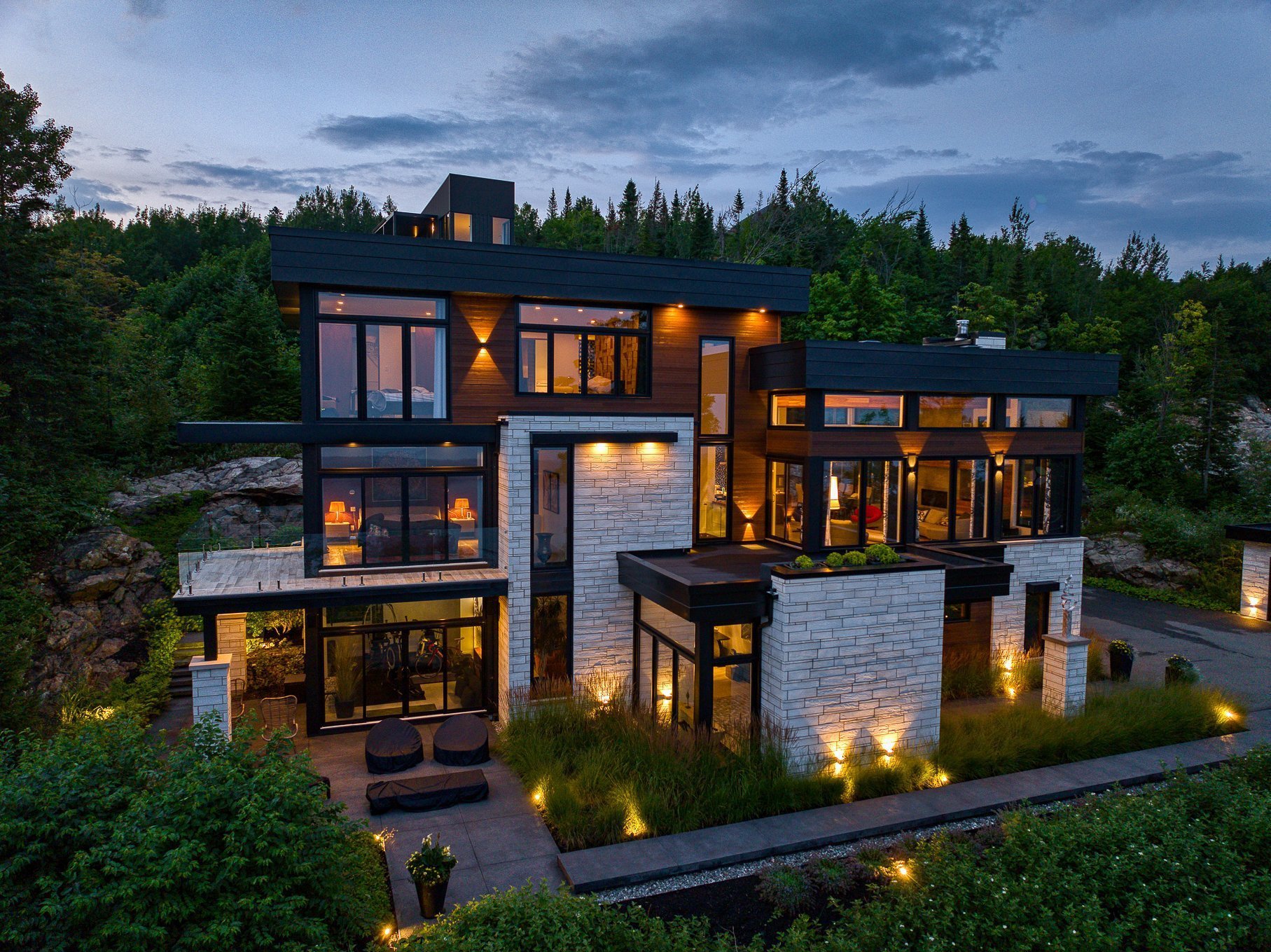 Spectacular residence, high above the village