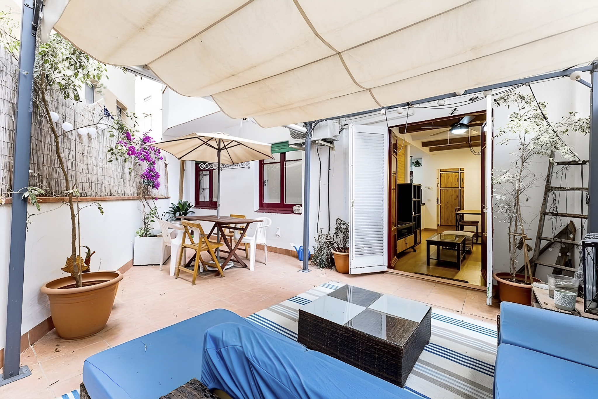 Spectacular renovated apartment with a private terrace next to Maragall Metro station
