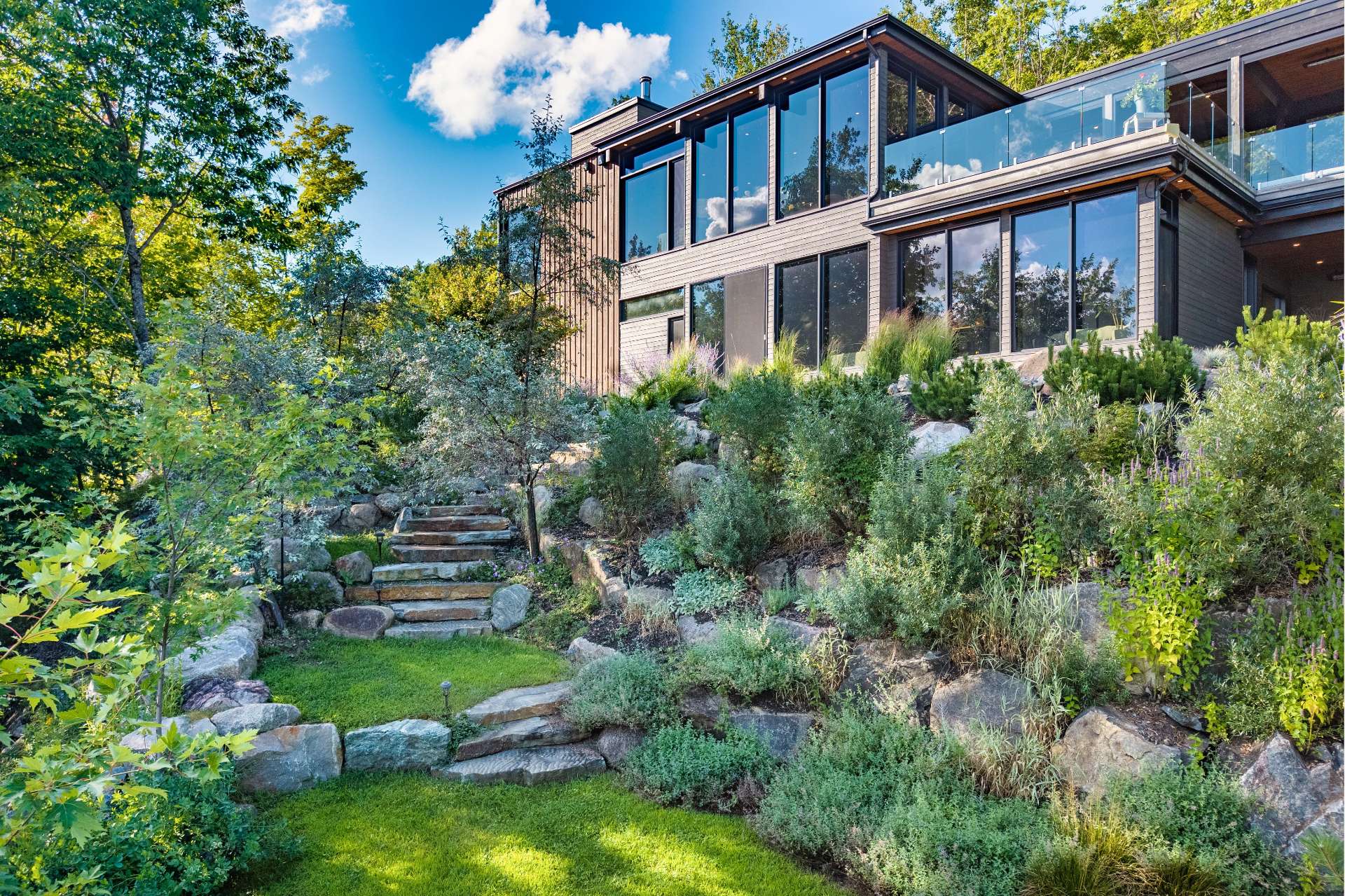 Contemporary residence with spectacular views of the horizon
