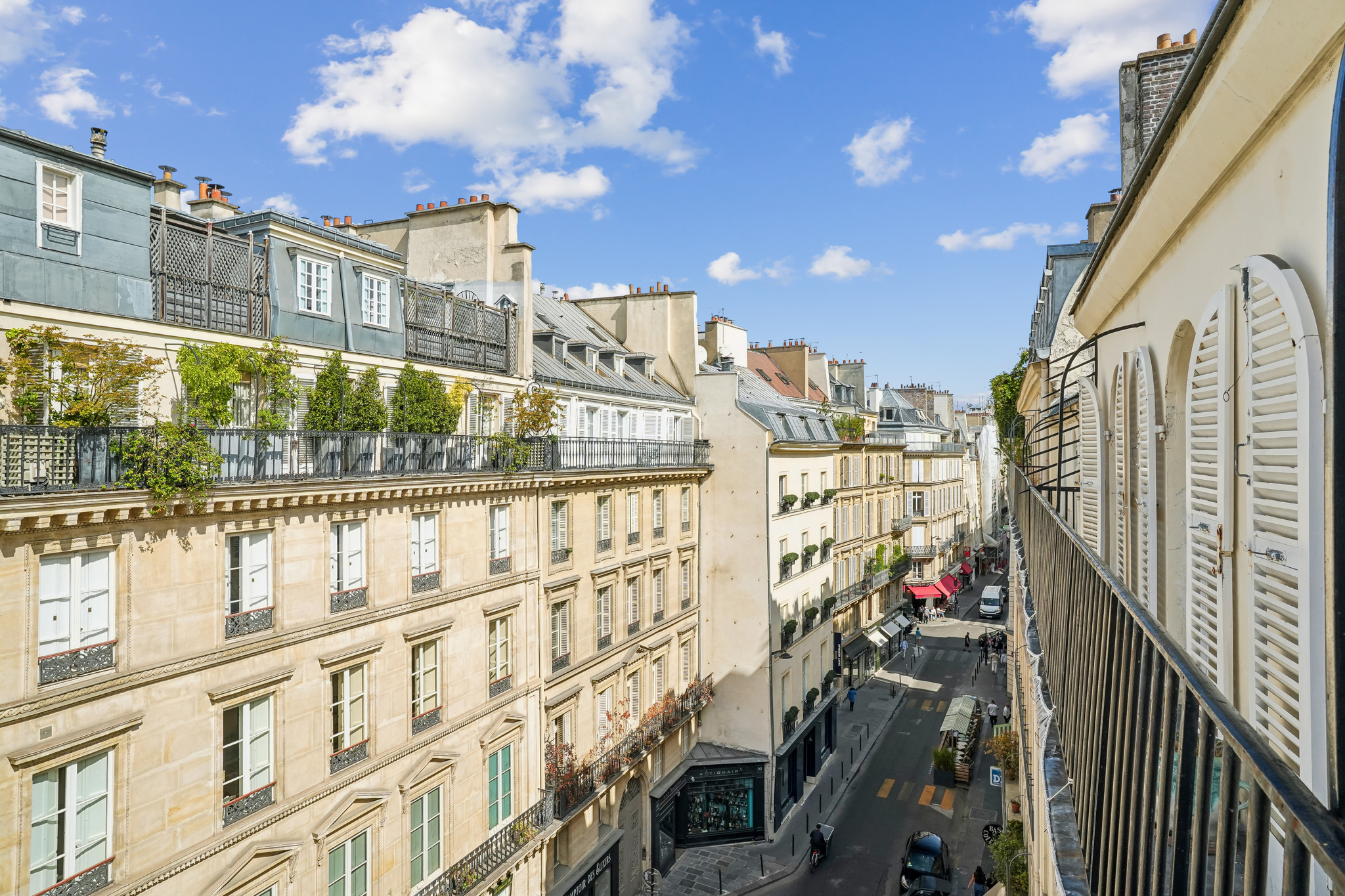 Rue du Bac – High floor with elevator – Rare find