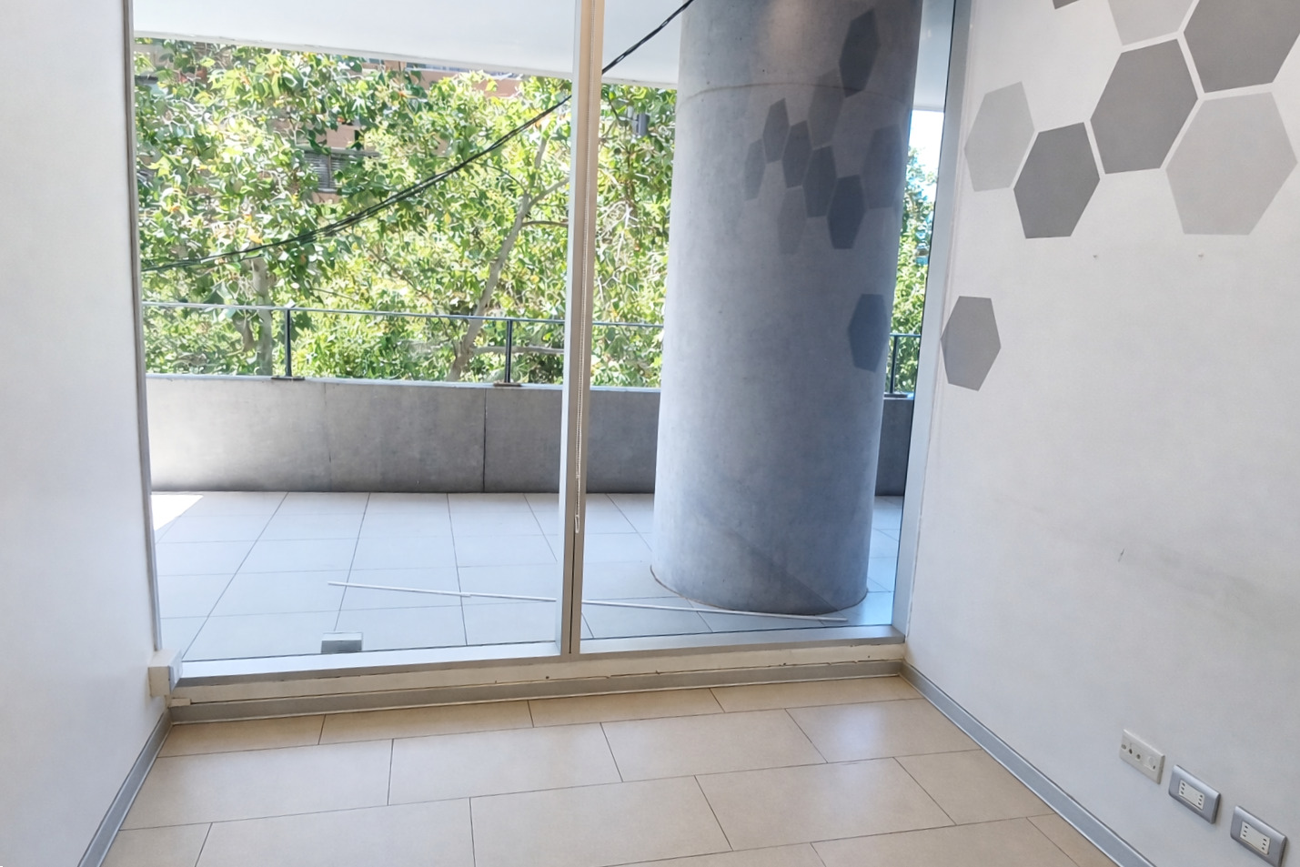 Oficina con terraza 97 m2 Metro P. de Valdivia Edificio clase A