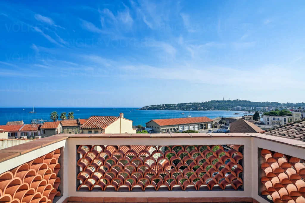 Authentic town house in the heart of the Old Antibes