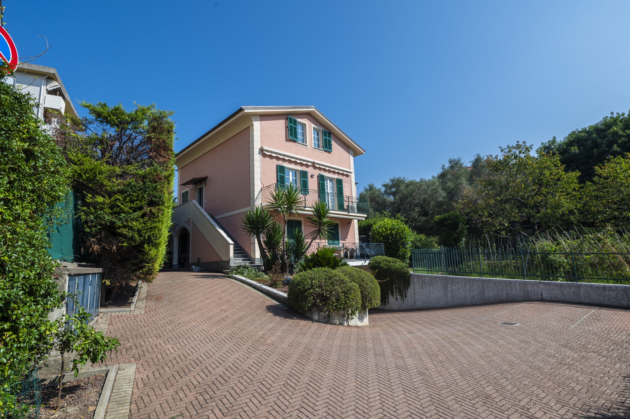 Splendid apartment on two floors  in the Ligurian Riviera