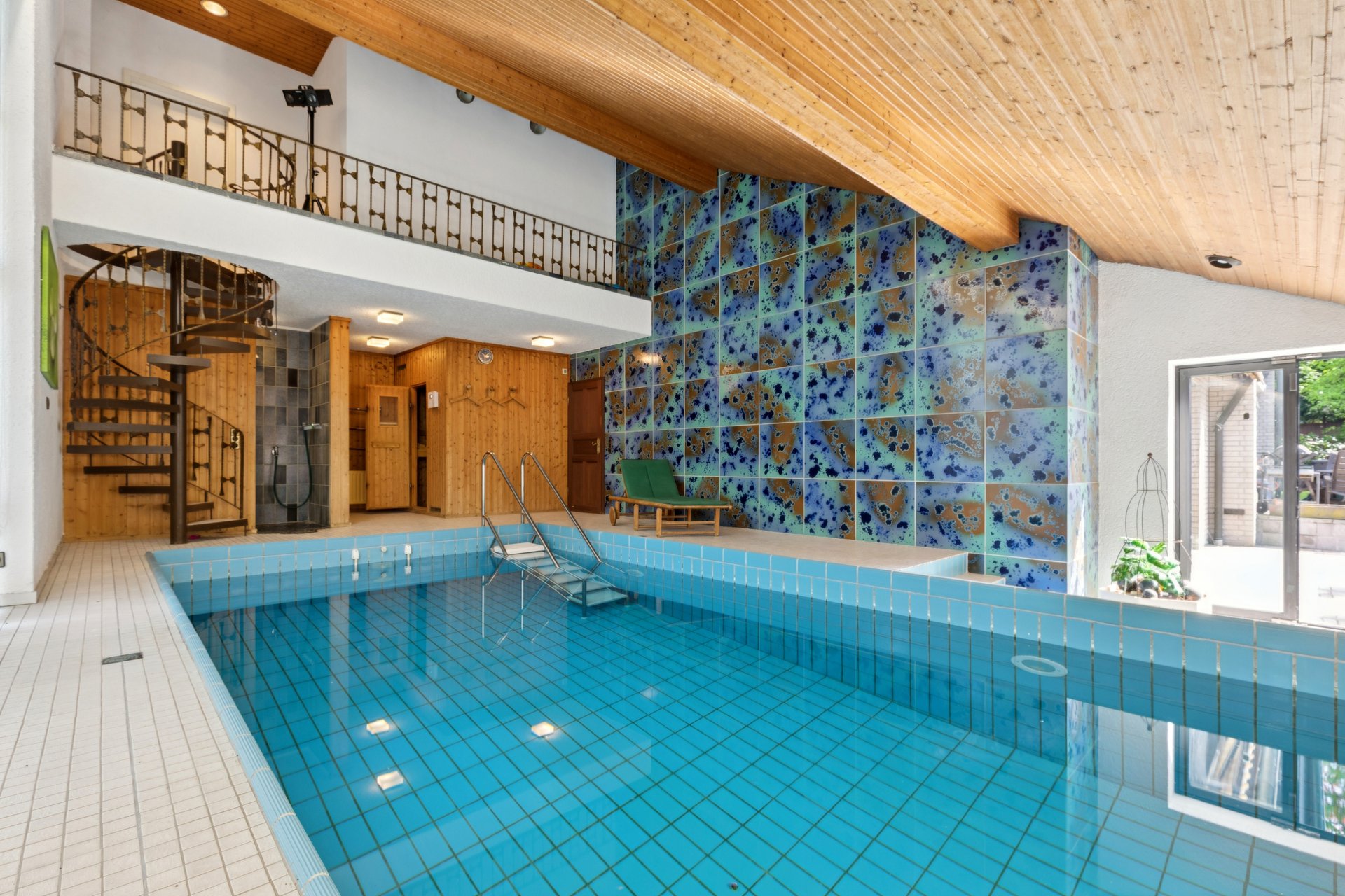 Spacious home with distinctive architecture in a central location in Schildgen