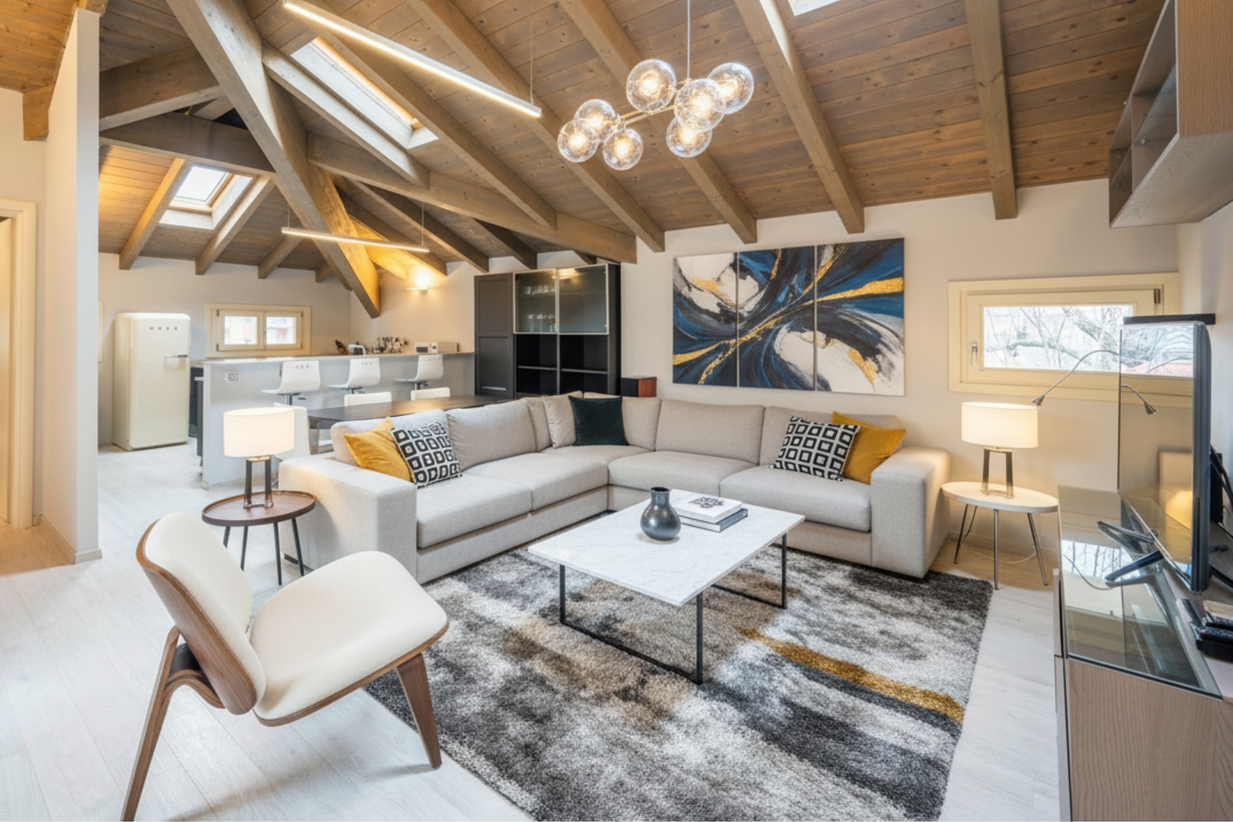 An attic to live in, with modern comfort and centrality