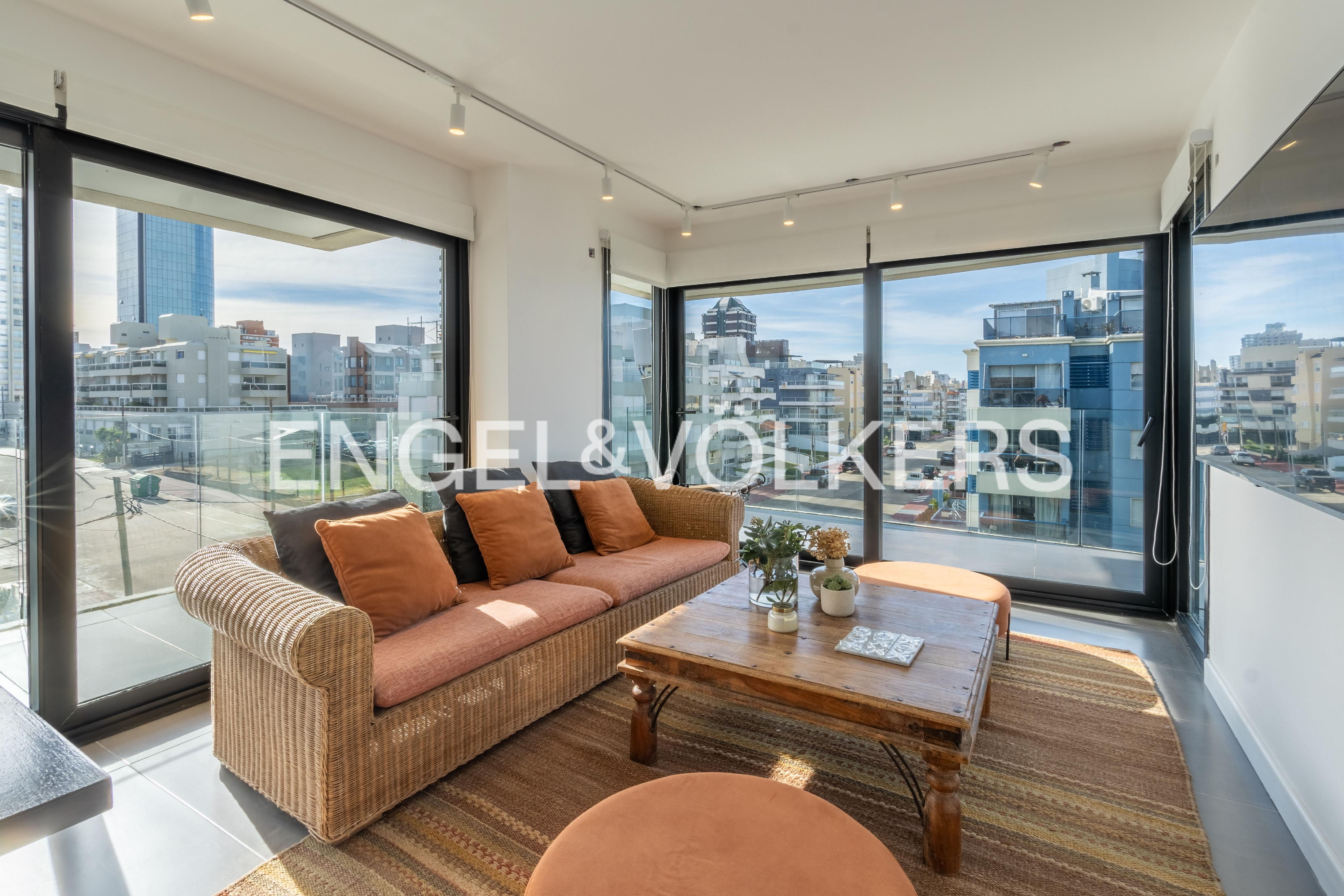 Elegant apartment with sea view