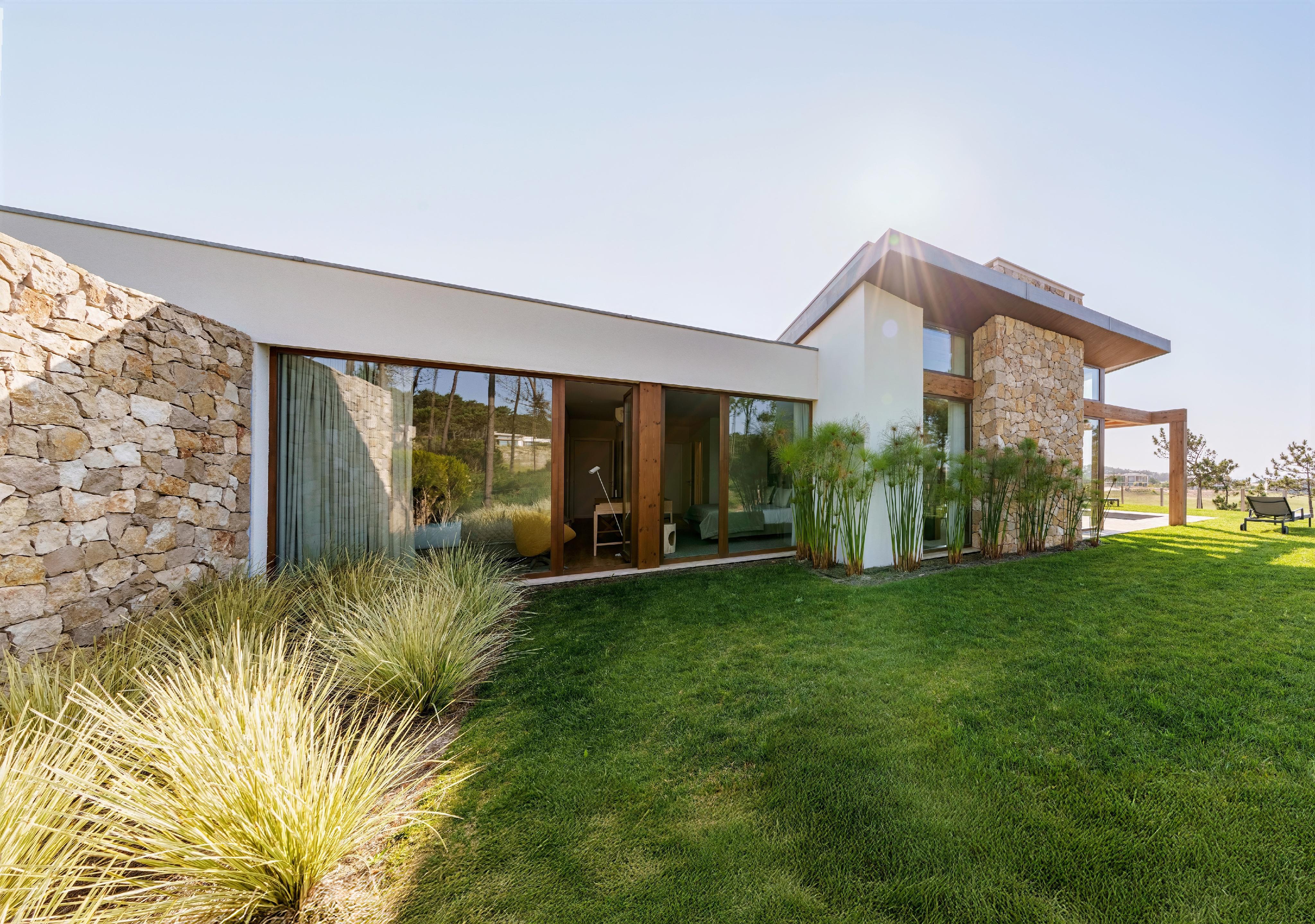 Three-bedroom Villa Near the Ocean