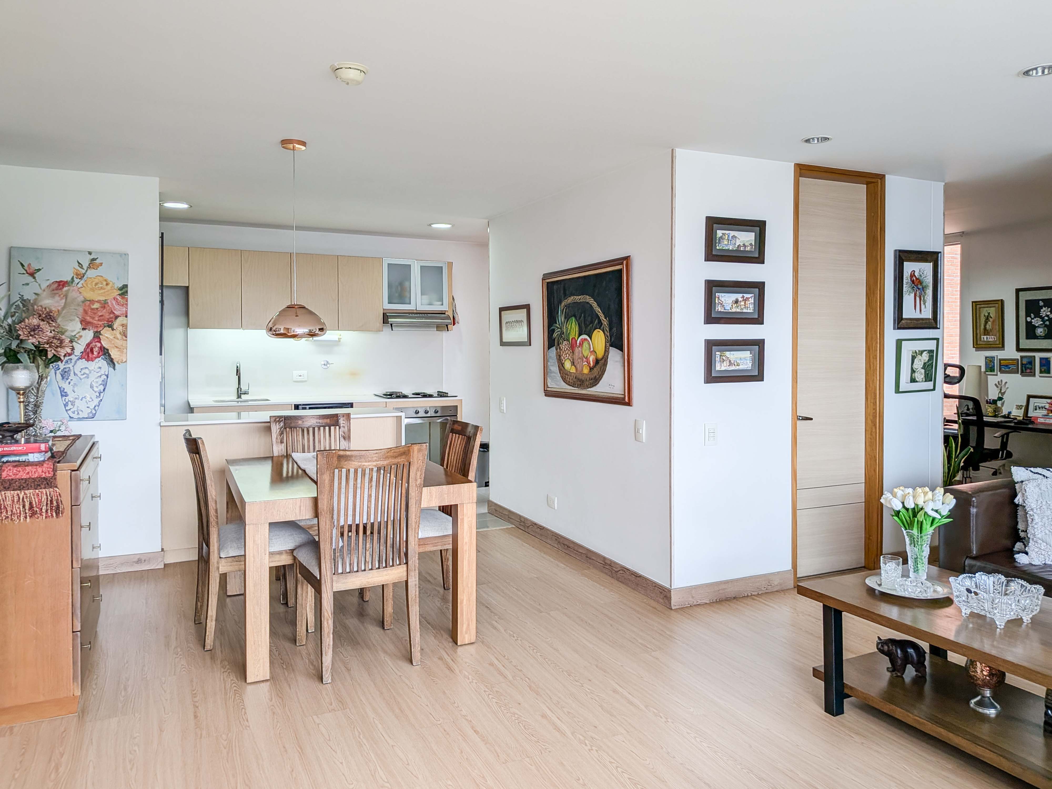 Amplio apartamento en venta en unidad con clubhouse en Benedictinos - Envigado