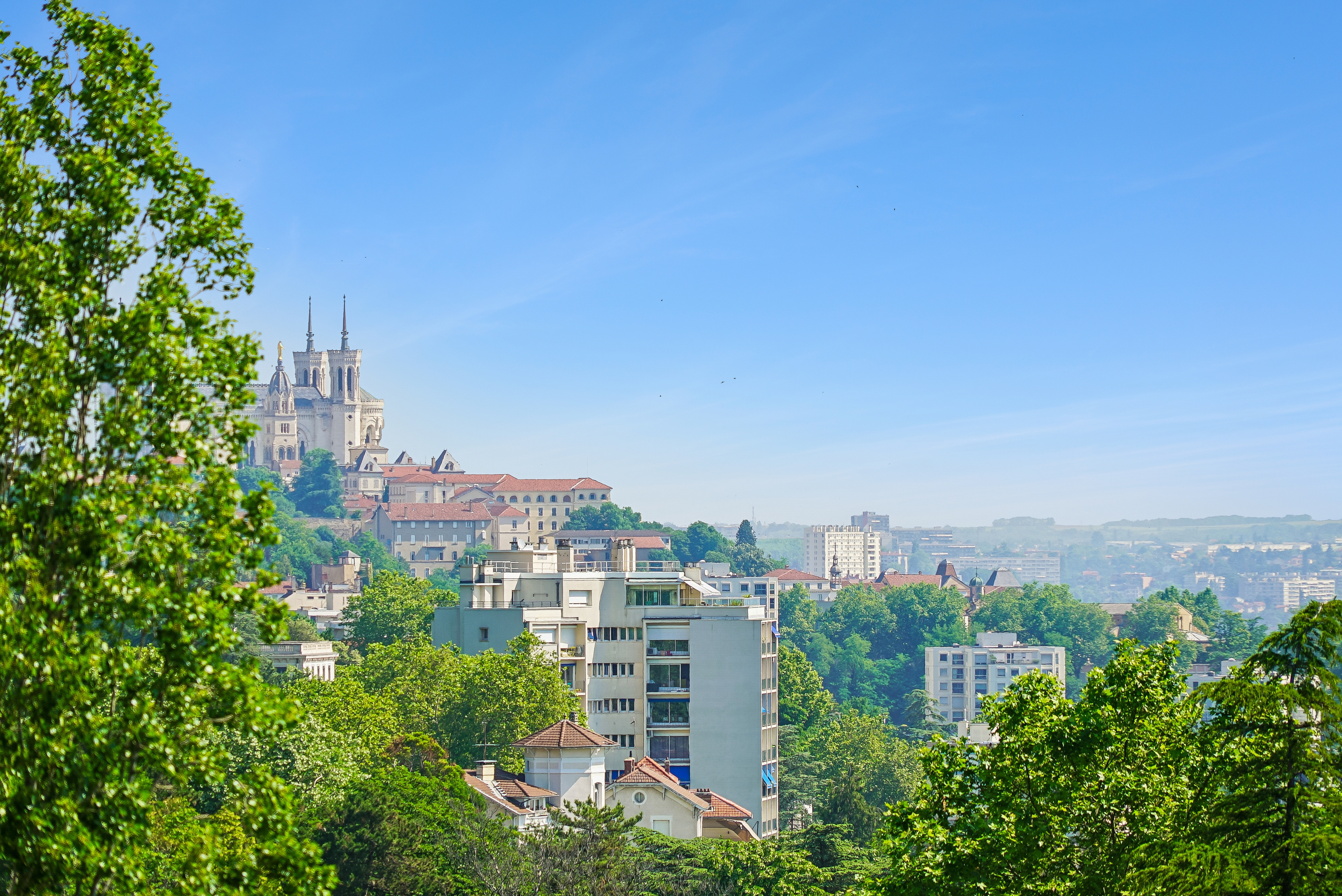 Top floor with panoramic terrace and exceptional views of Lyon and the Alps