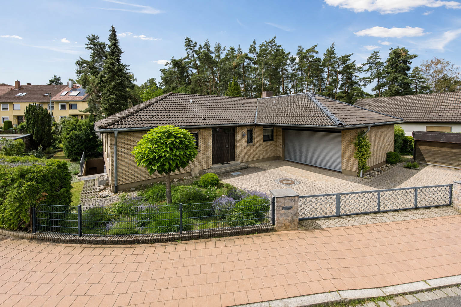 Freistehender Bungalow mit Garten in Südlage und Entwicklungspotenzial